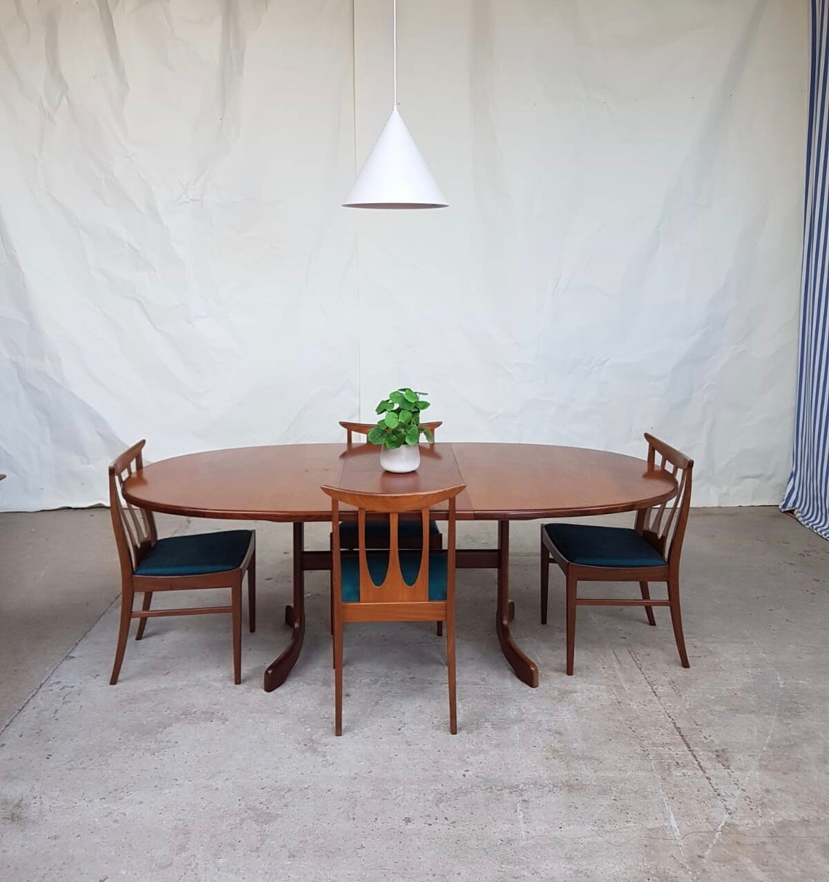 Vtg mid century g plan fresco teak extending 4 - 6 seat oval dining table retro
