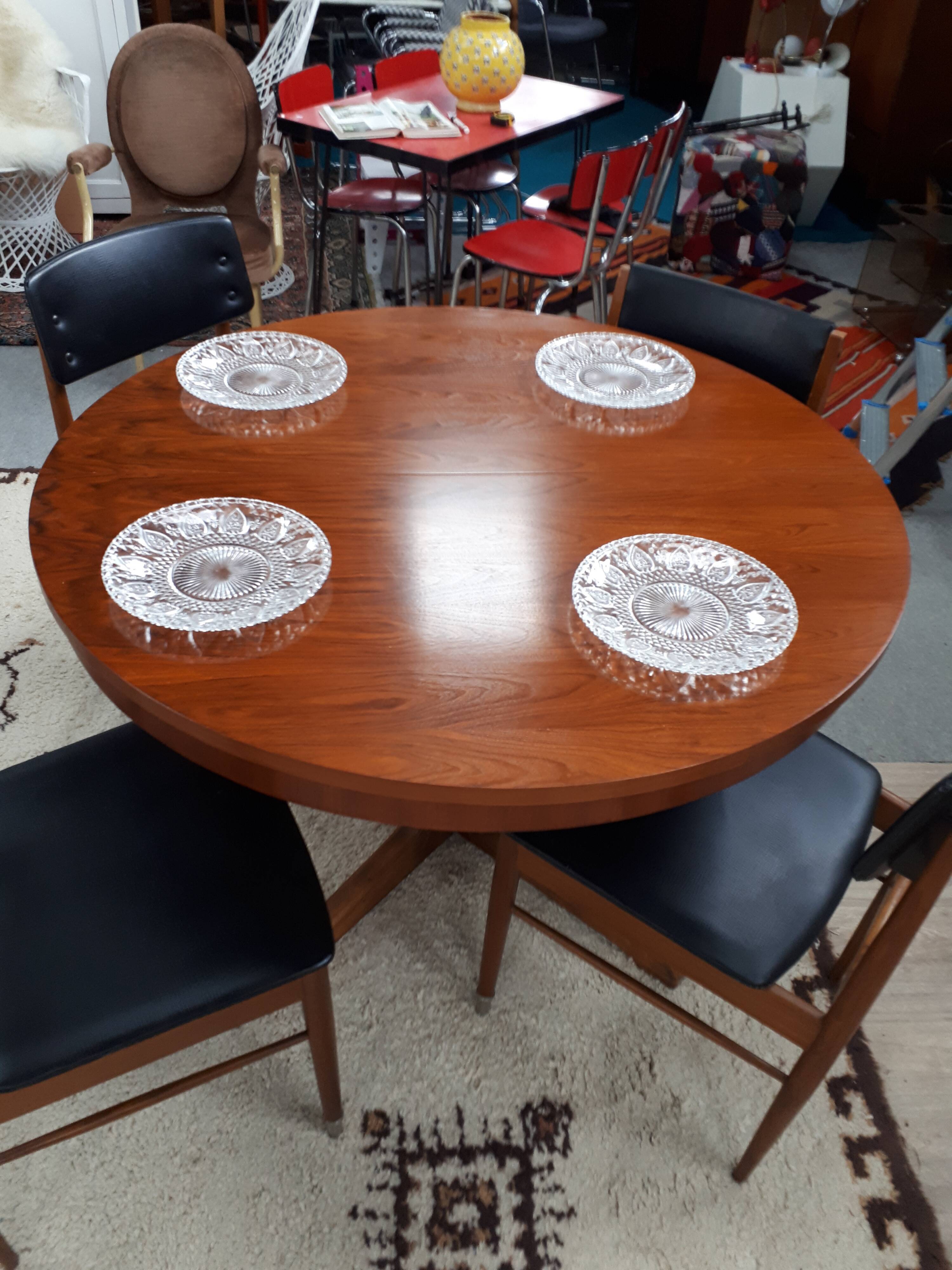 Table ronde par Baumann des années 60