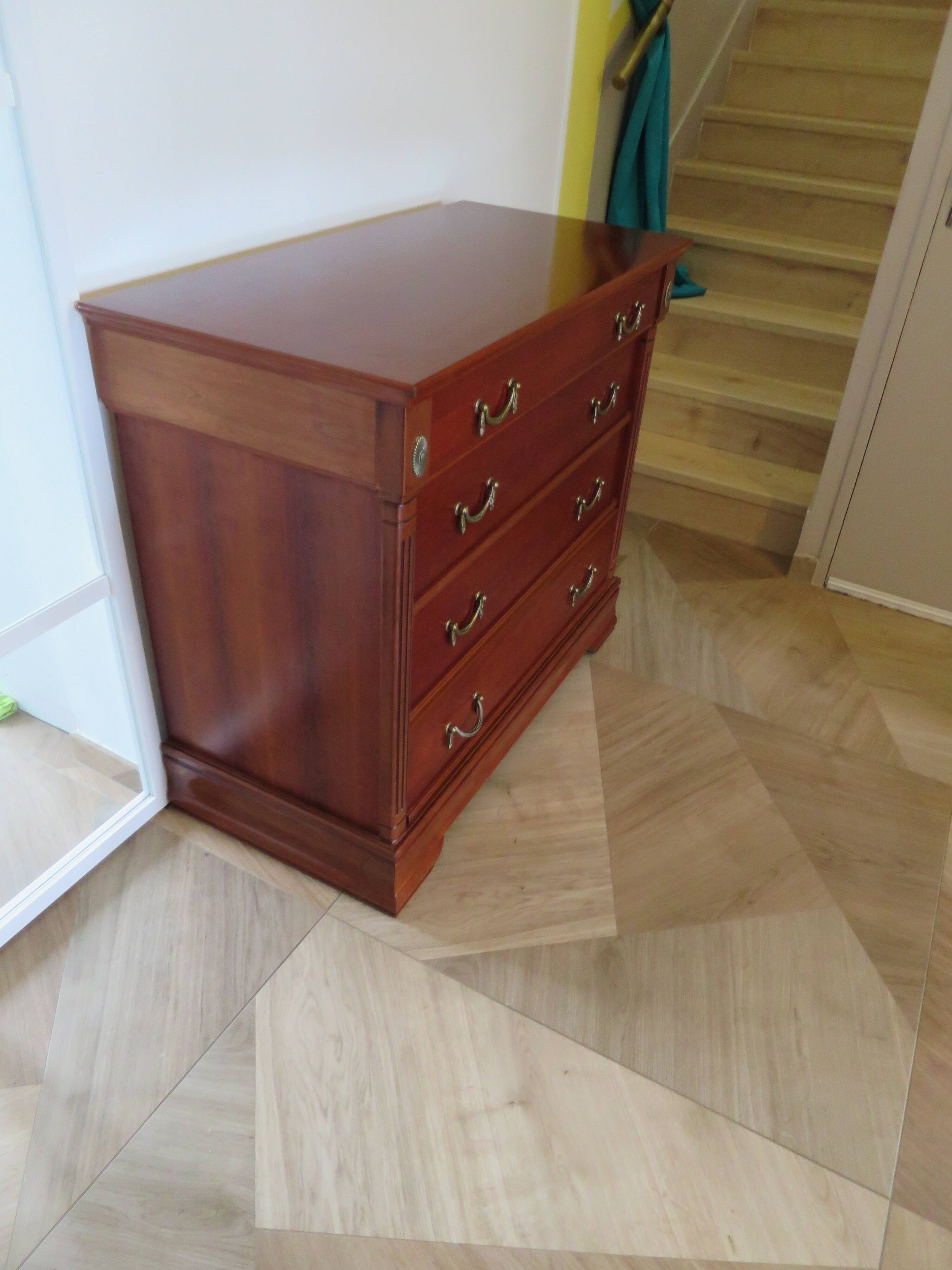 Commode 4 tiroirs – Teinte merisier – Imitation Style Empire – Années 80