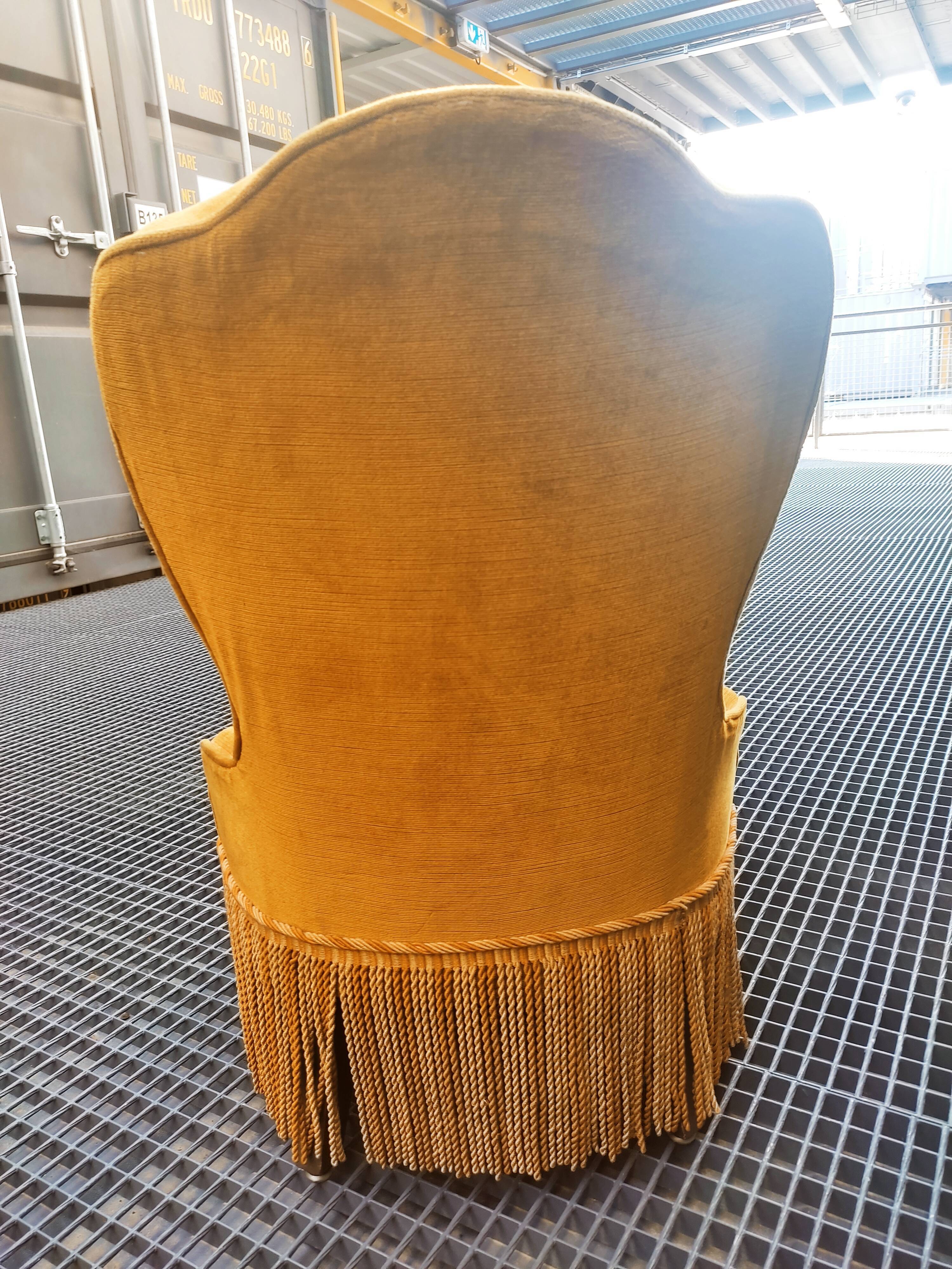 Golden toad armchair