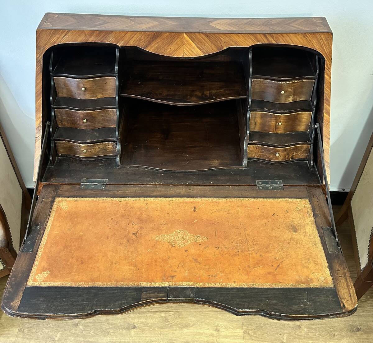 Secretary in rosewood marquetry, transition between Louis XV and Louis XVI.