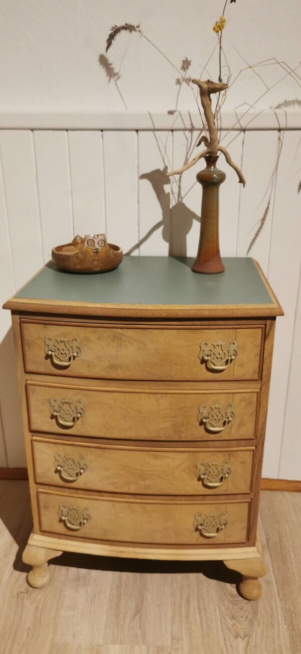 Petite commode ancienne aéro-gommée