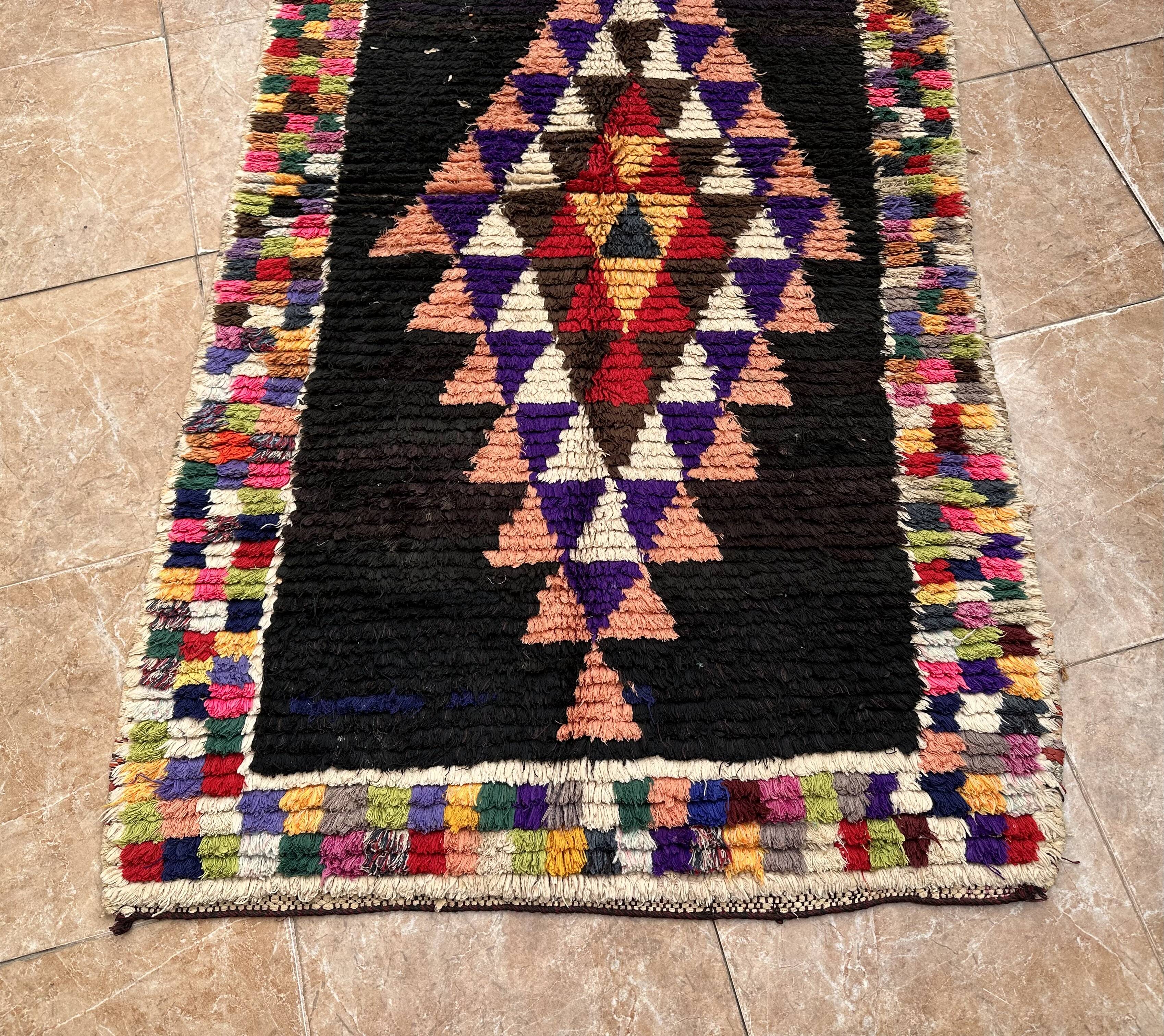 Handmade Moroccan Berber rug: Small model in cream Beni Ouarain wool
