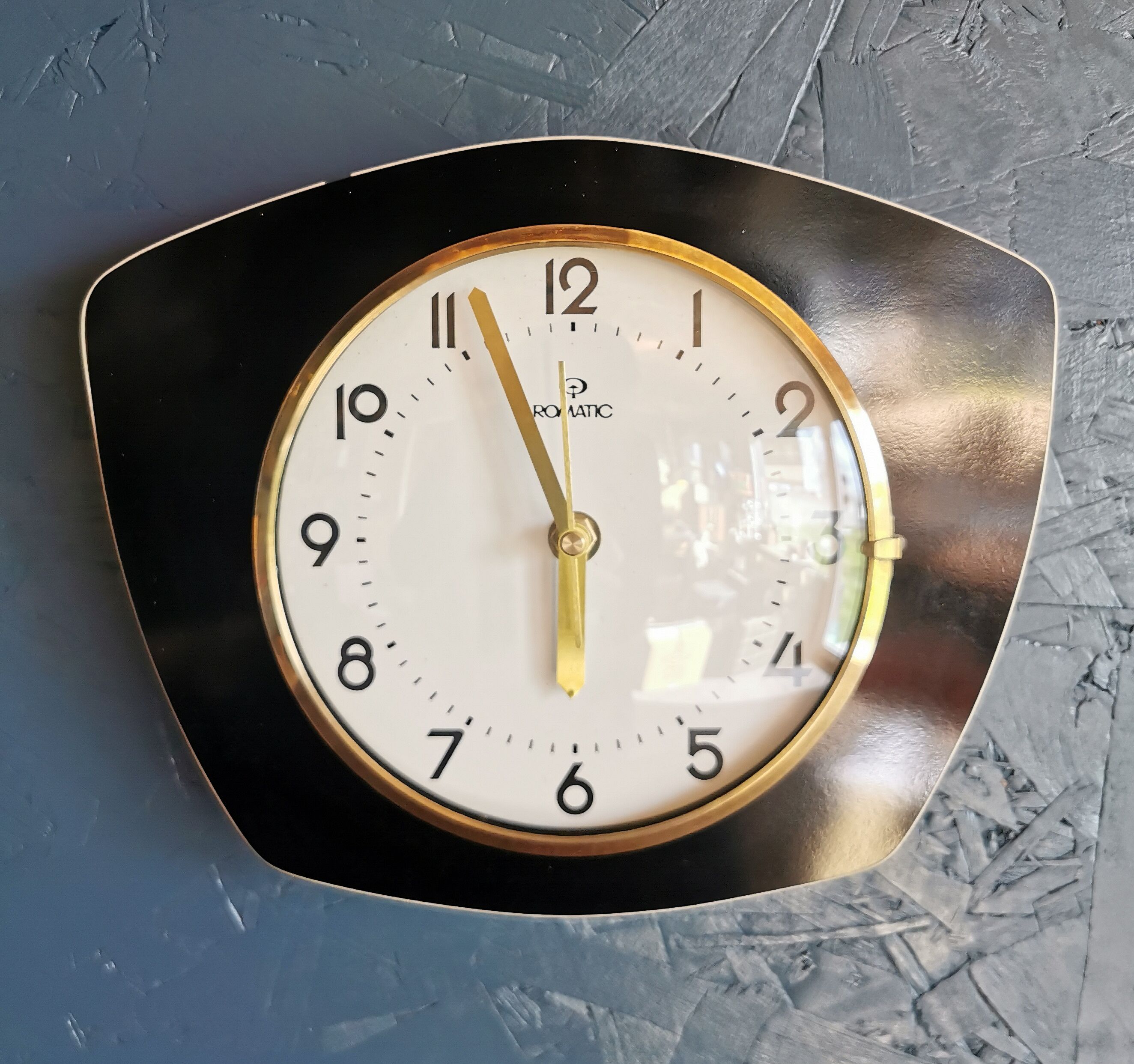 Vintage formica clock silent trapezoid wall clock "Romatic black"