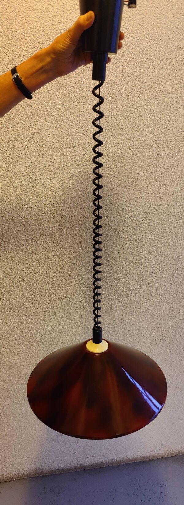 Suspension vintage italien à hauteur variable laqué façon écaille tortue