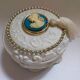 Boîte à bijoux en biscuit vintage