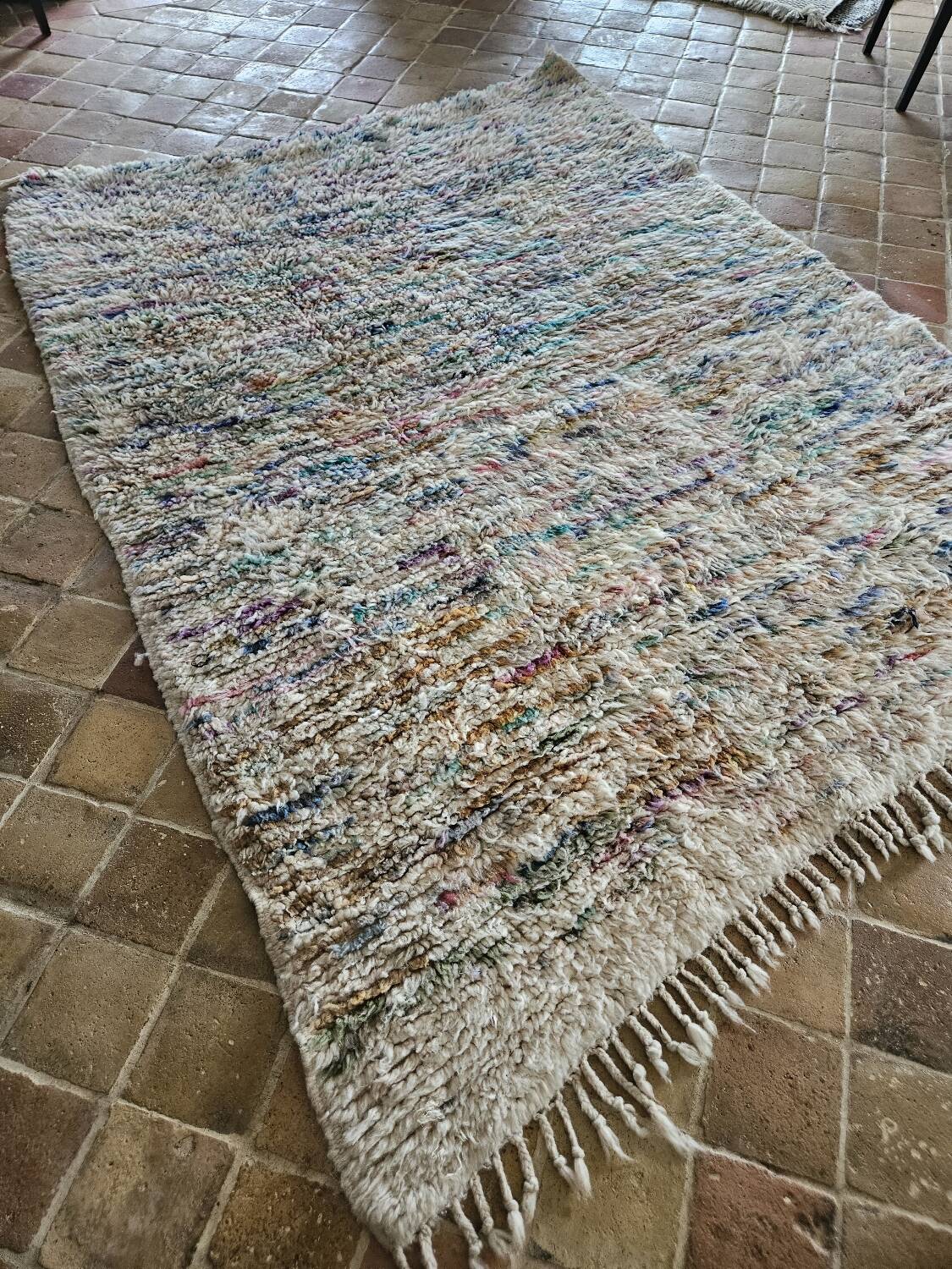 Berber boujaad rug in rustic wool 250 x 185 cm light mottled