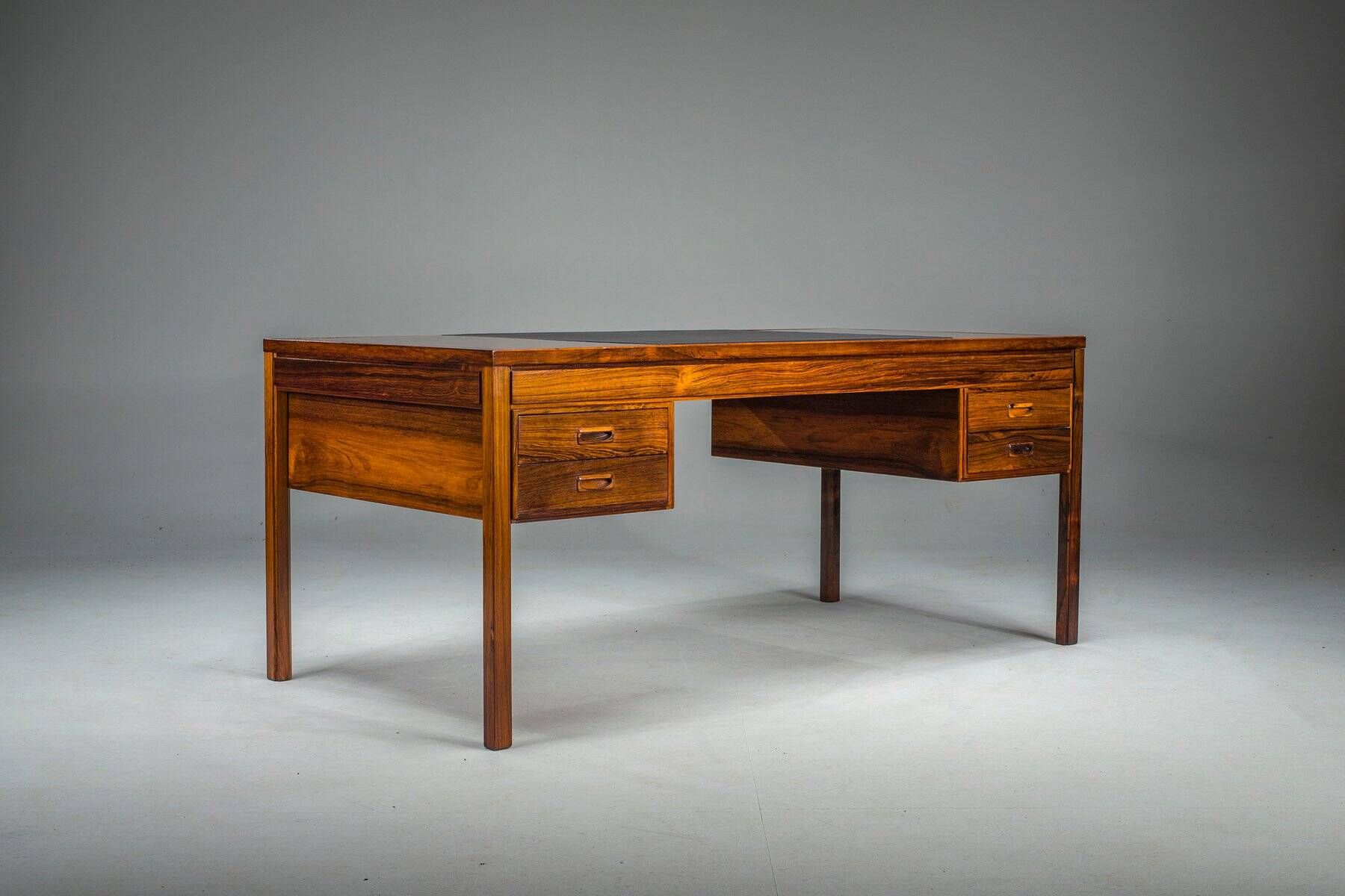 Danish executive desk in rosewood with black leather inlay from Søren Willadsen Møbelfabrik, 1960s