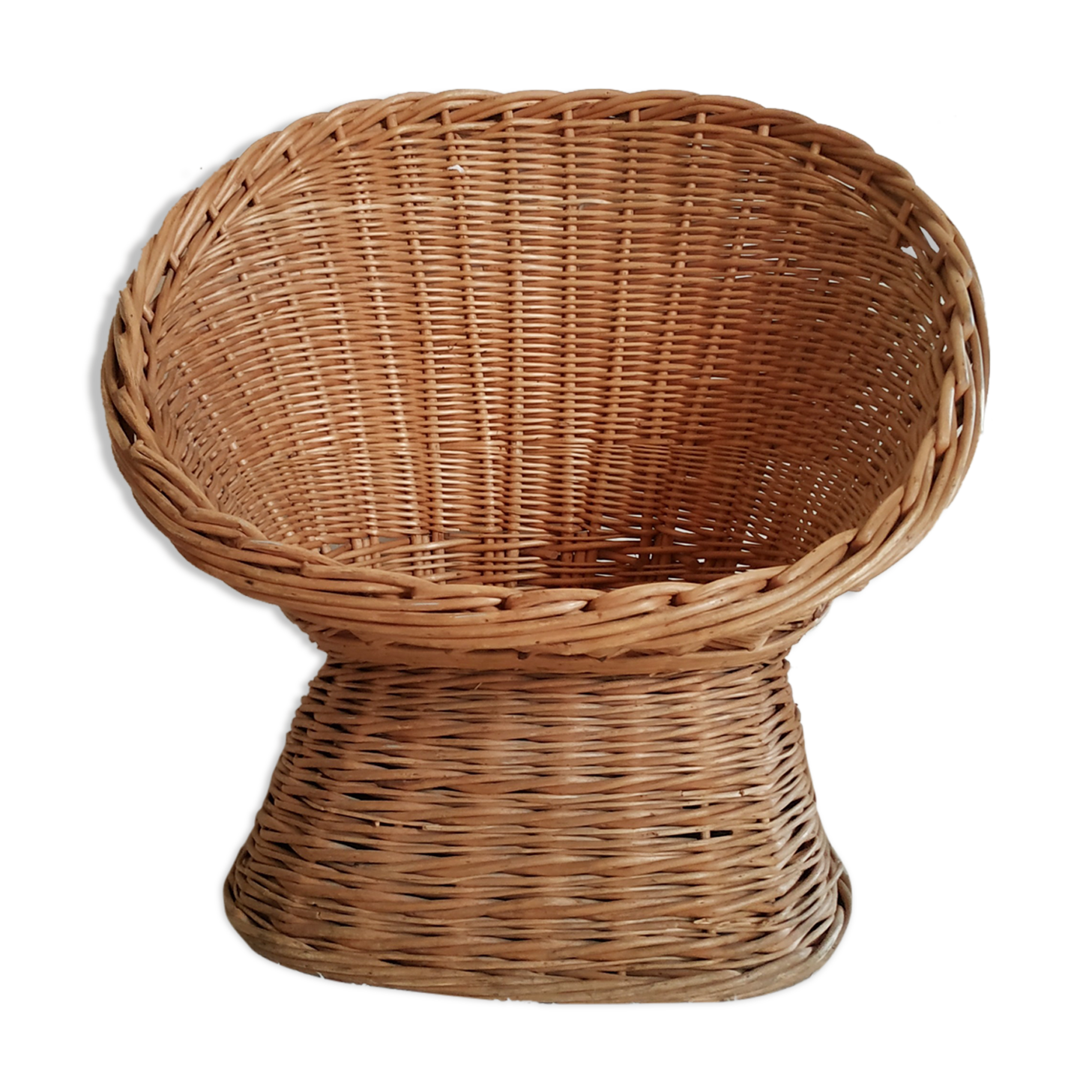 Fauteuil corbeille enfant en rotin tressé ancien