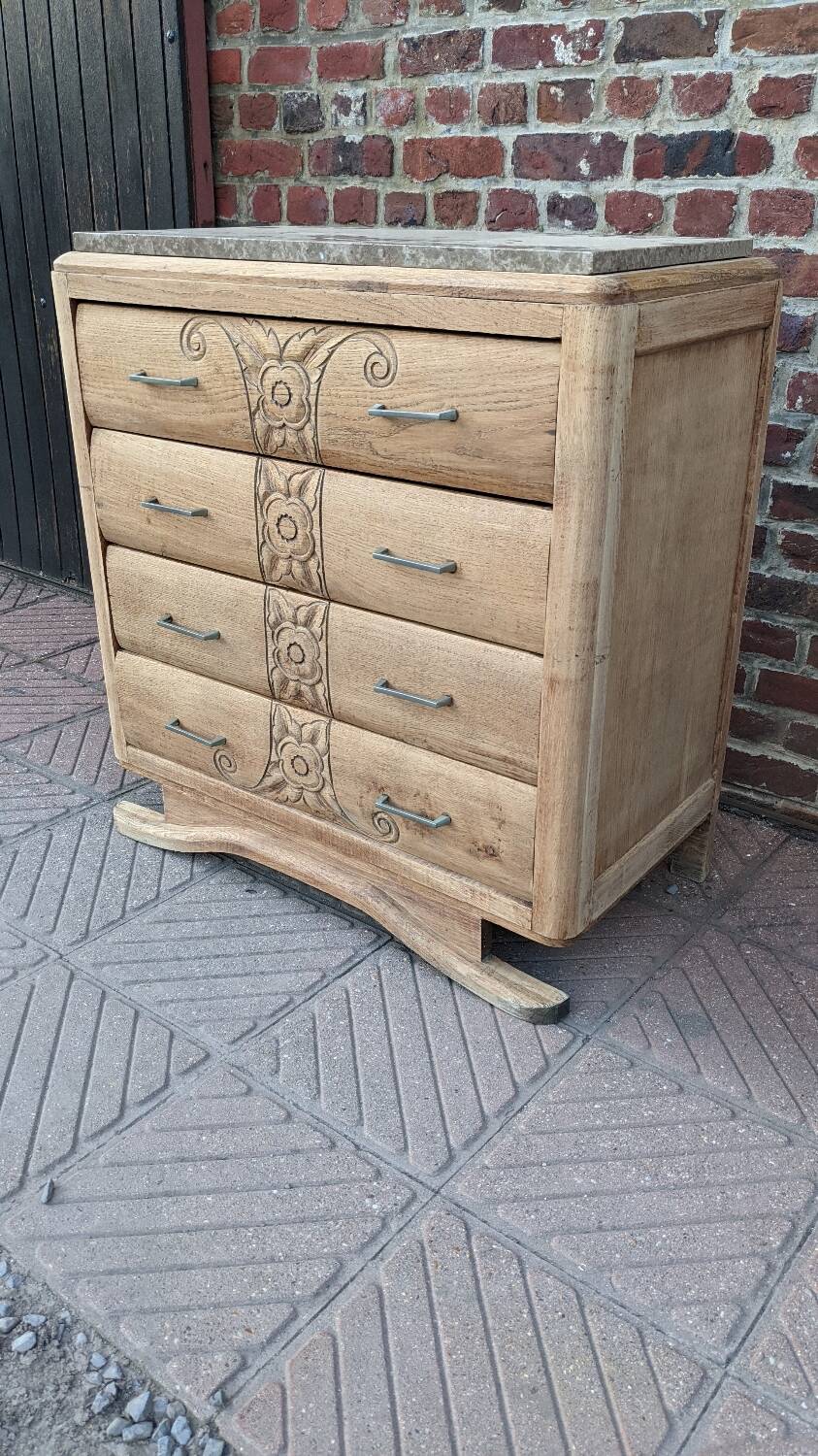 Art deco chest of drawers