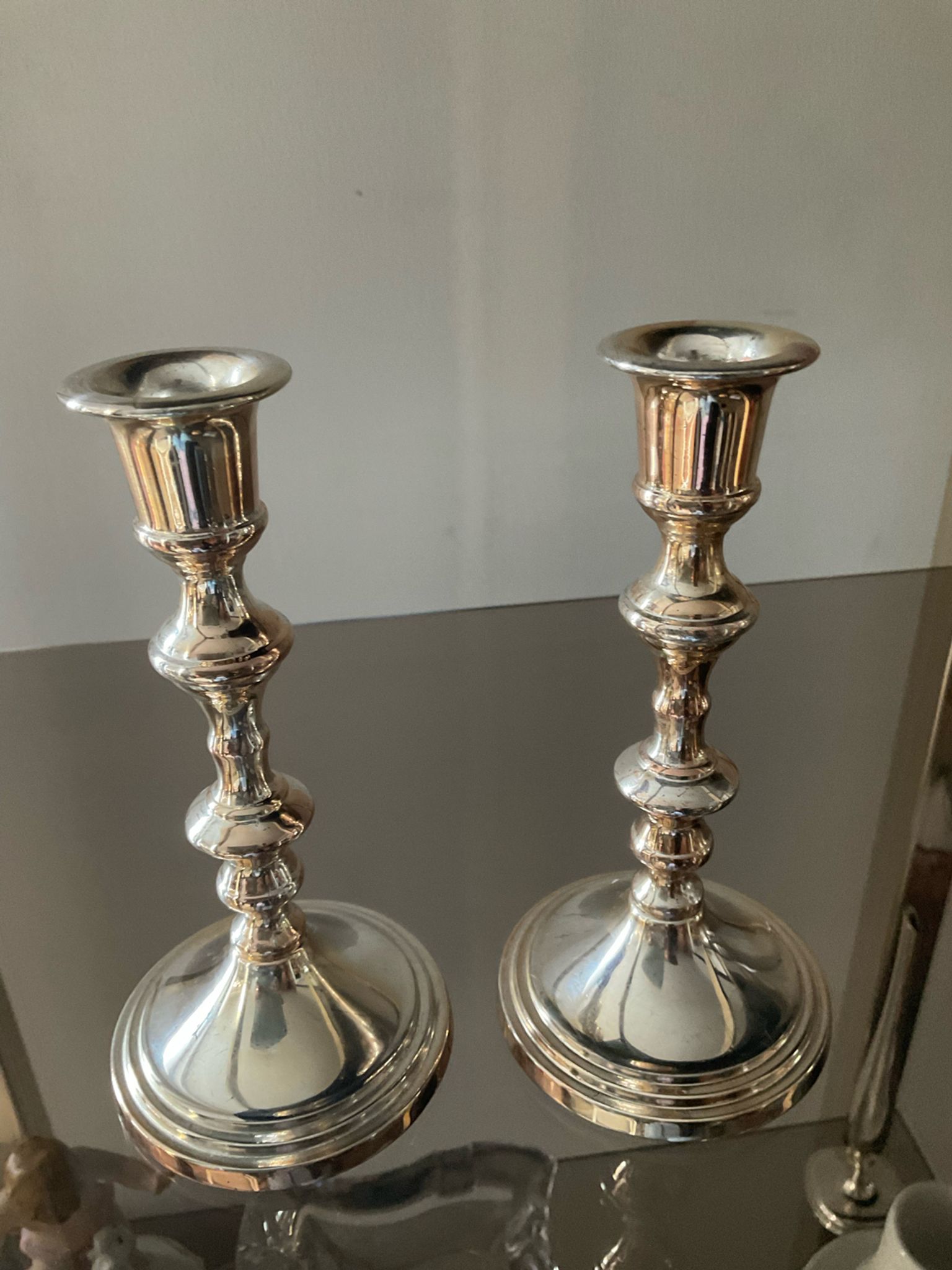Paire de bougeoirs vintage en métal argenté