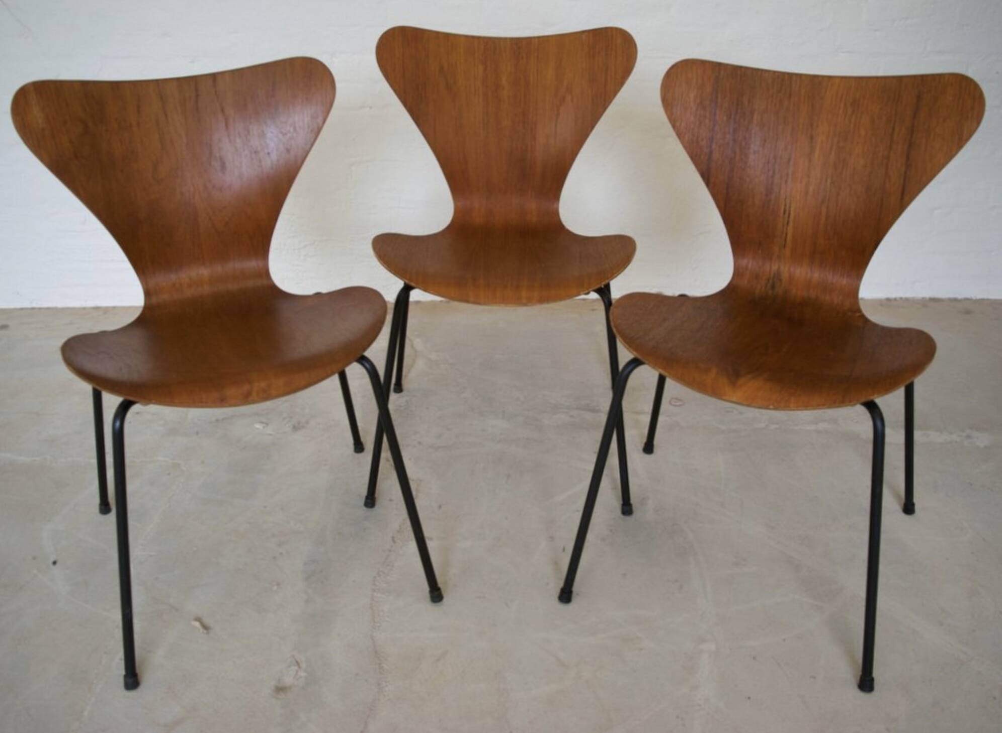 Model 3107 Dining Chairs In Teak By Arne Jacobsen For Fritz Hansen.