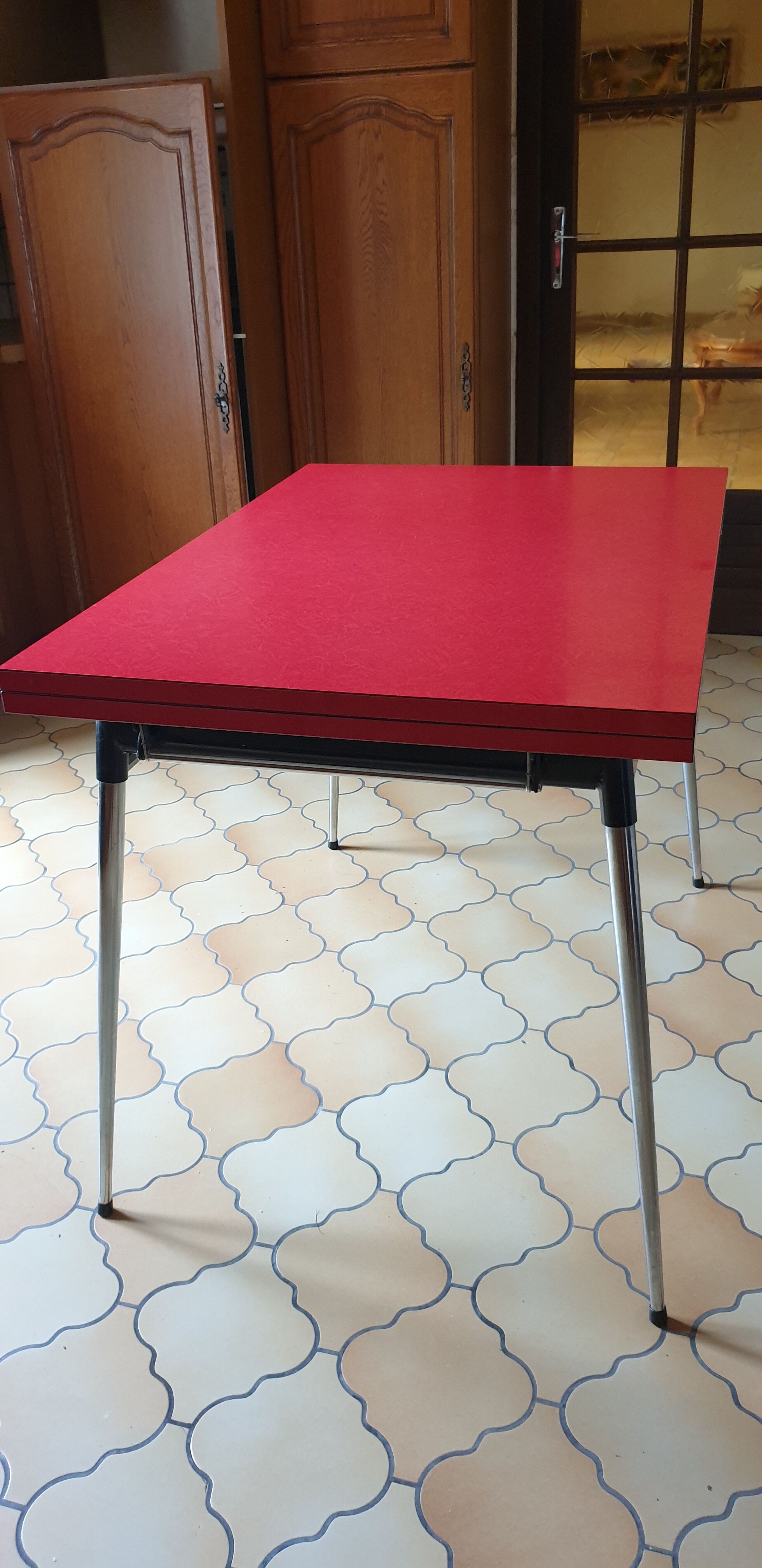 Extendable red formica table