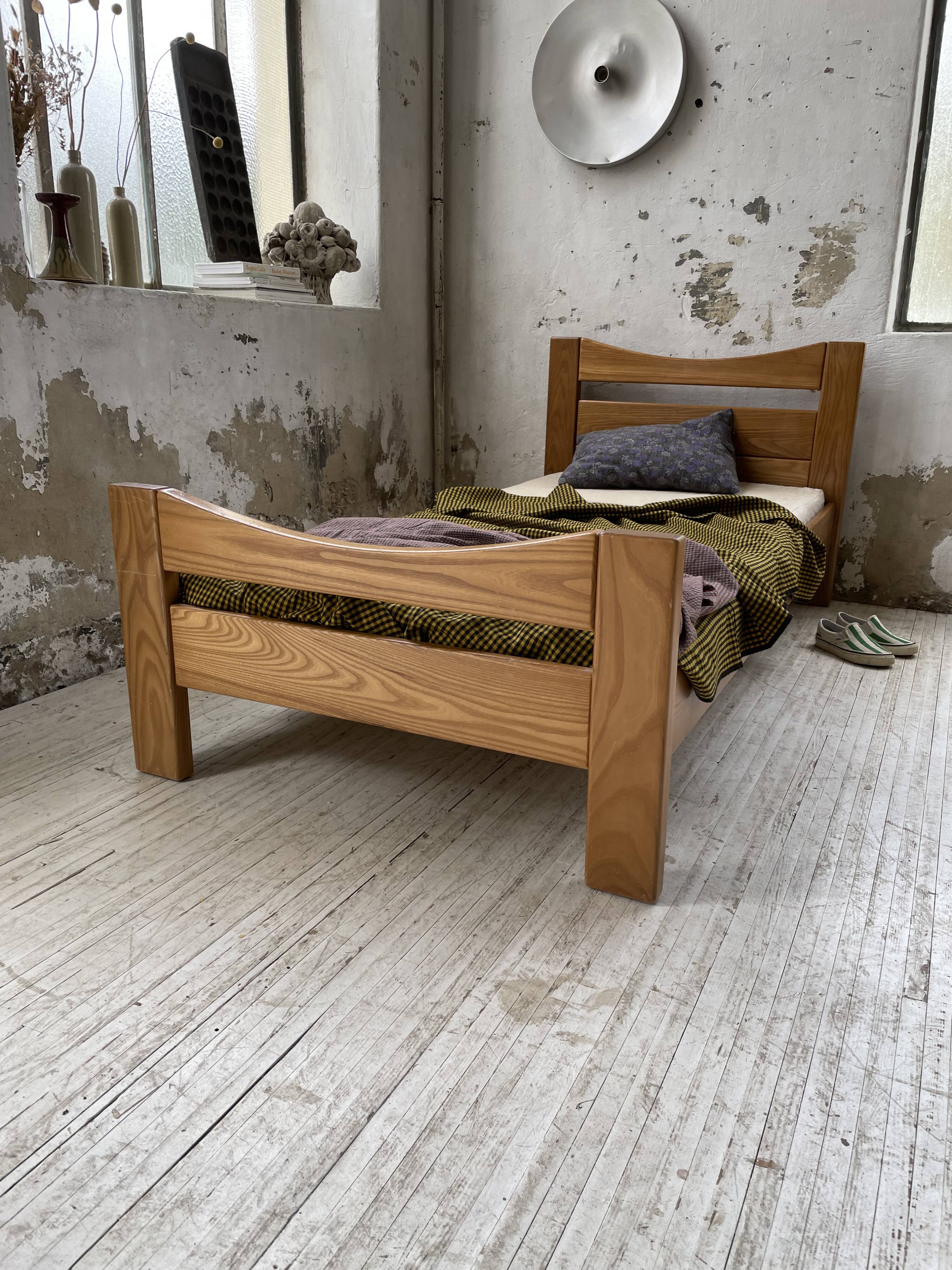 Maison Regain solid single bed