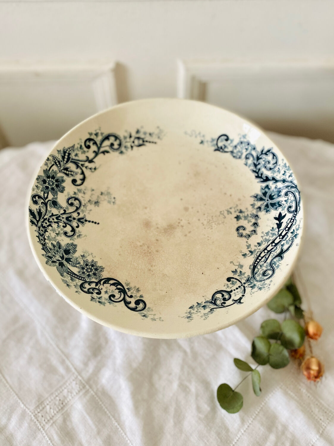 Serving dish with foot and old compotier in iron clay Sevigné HB & Cie