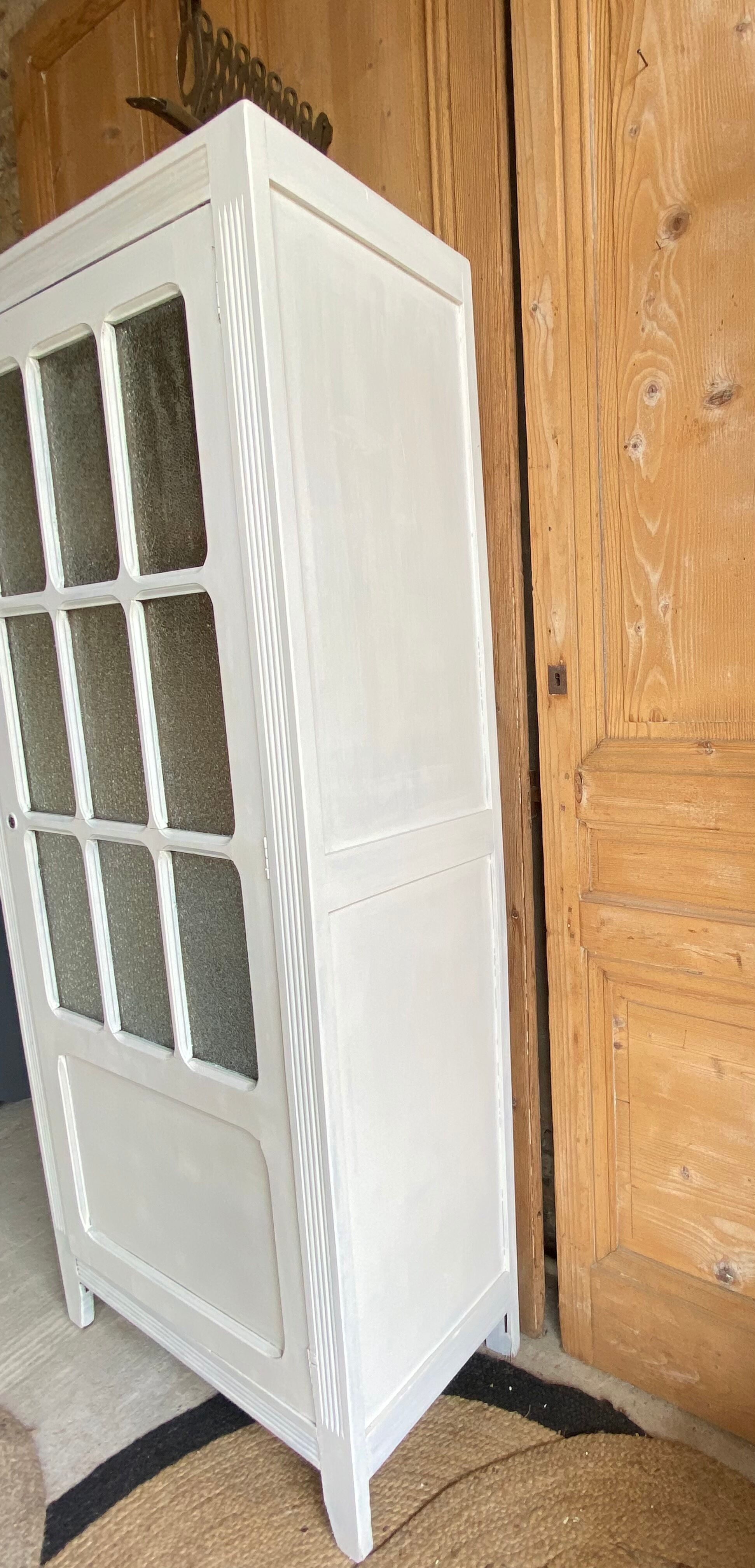 Parisian showcase cabinet