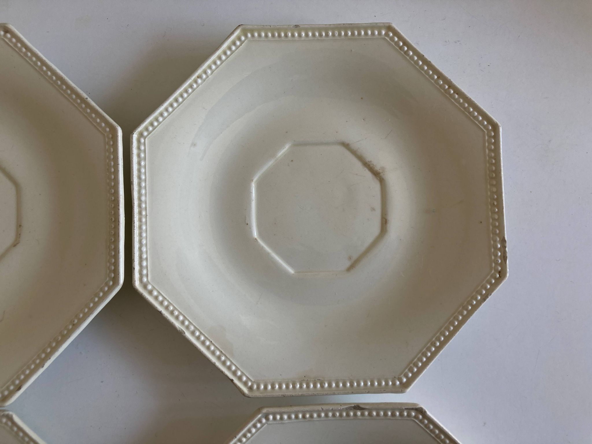 Set de 4 assiettes octogonales perles Creil & Montereau 19e
