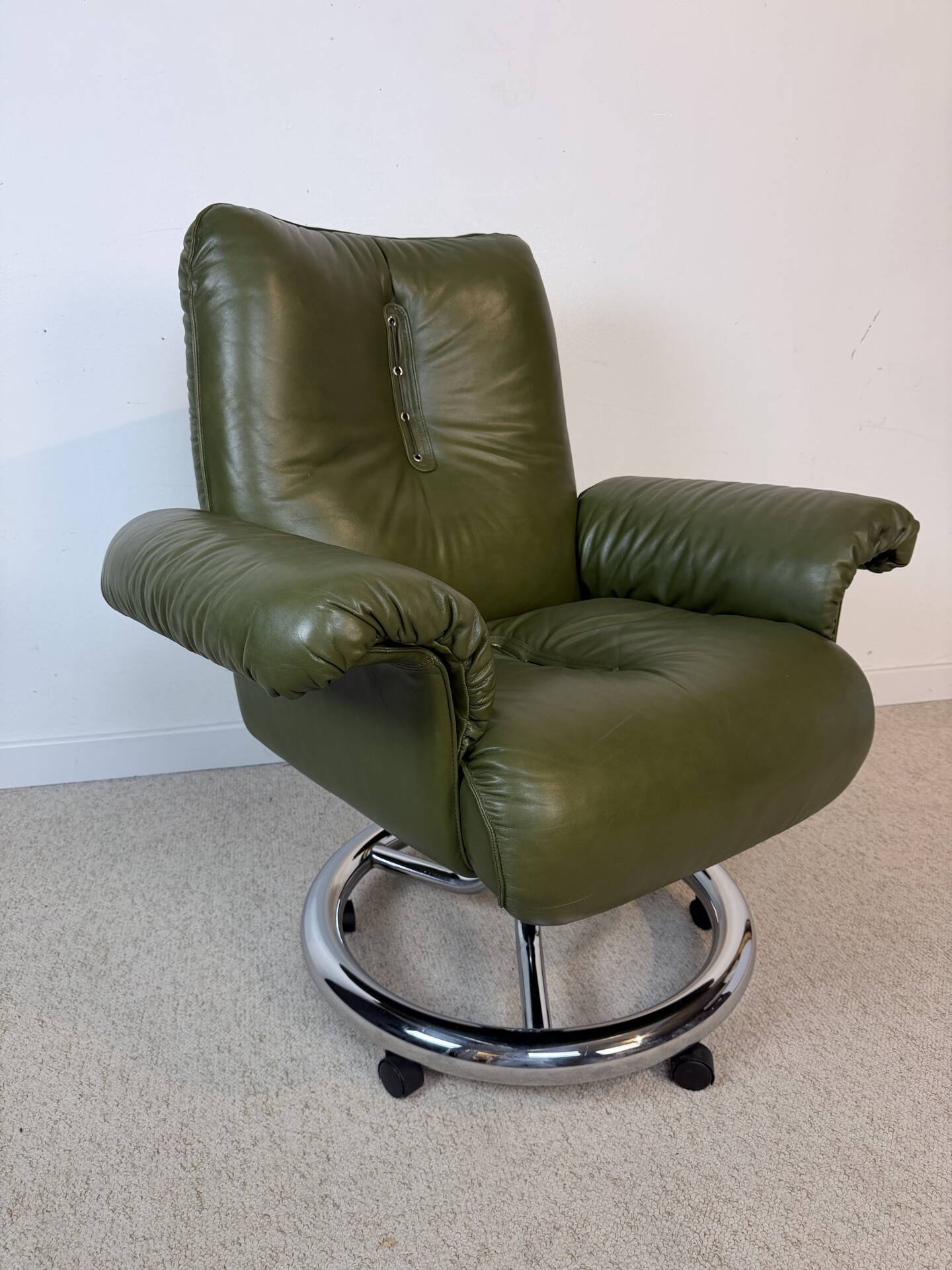 Italian executive armchair attributed to Guido Faleschini for i4 Mari.