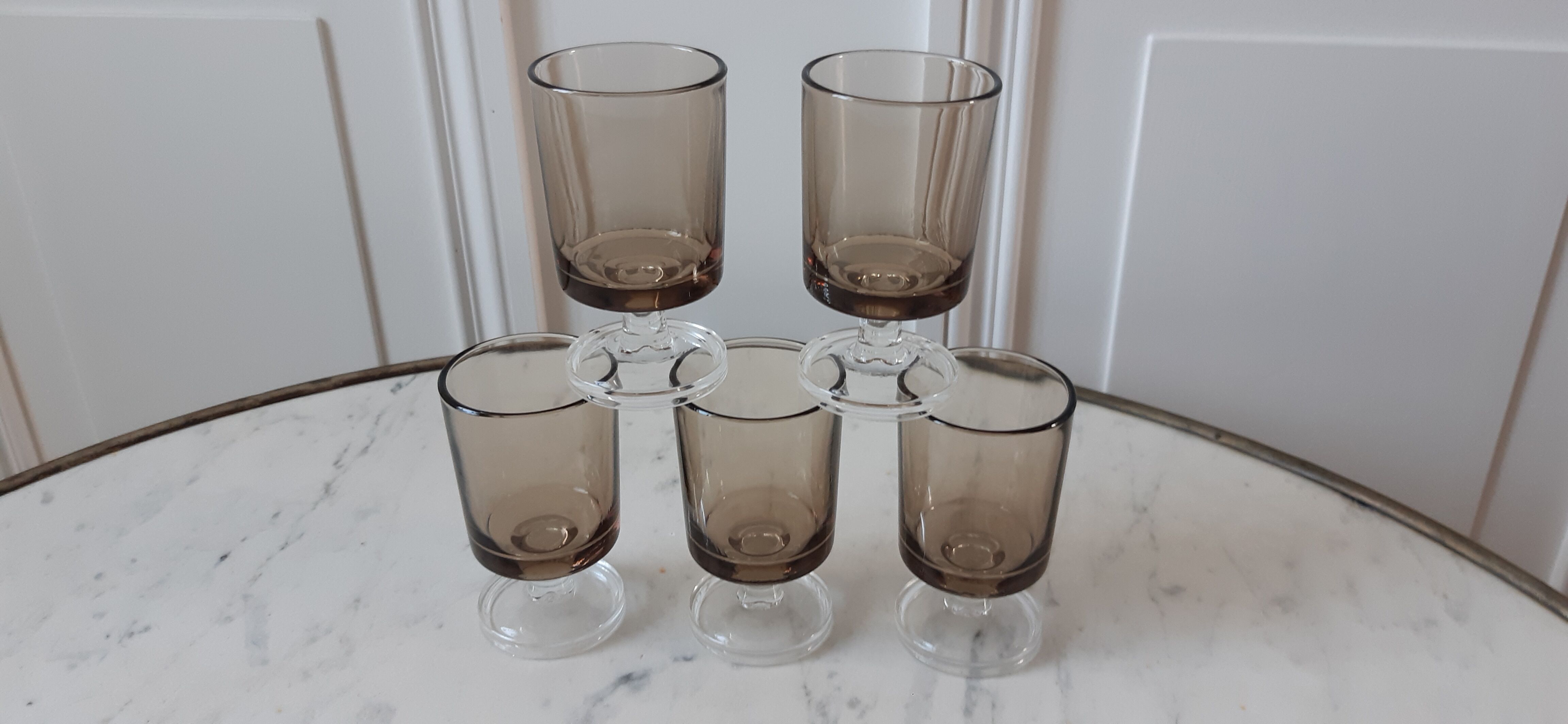 Set of 5 small glasses in smoked glass Made in France 70s