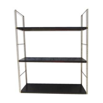 Shelf wall metal string