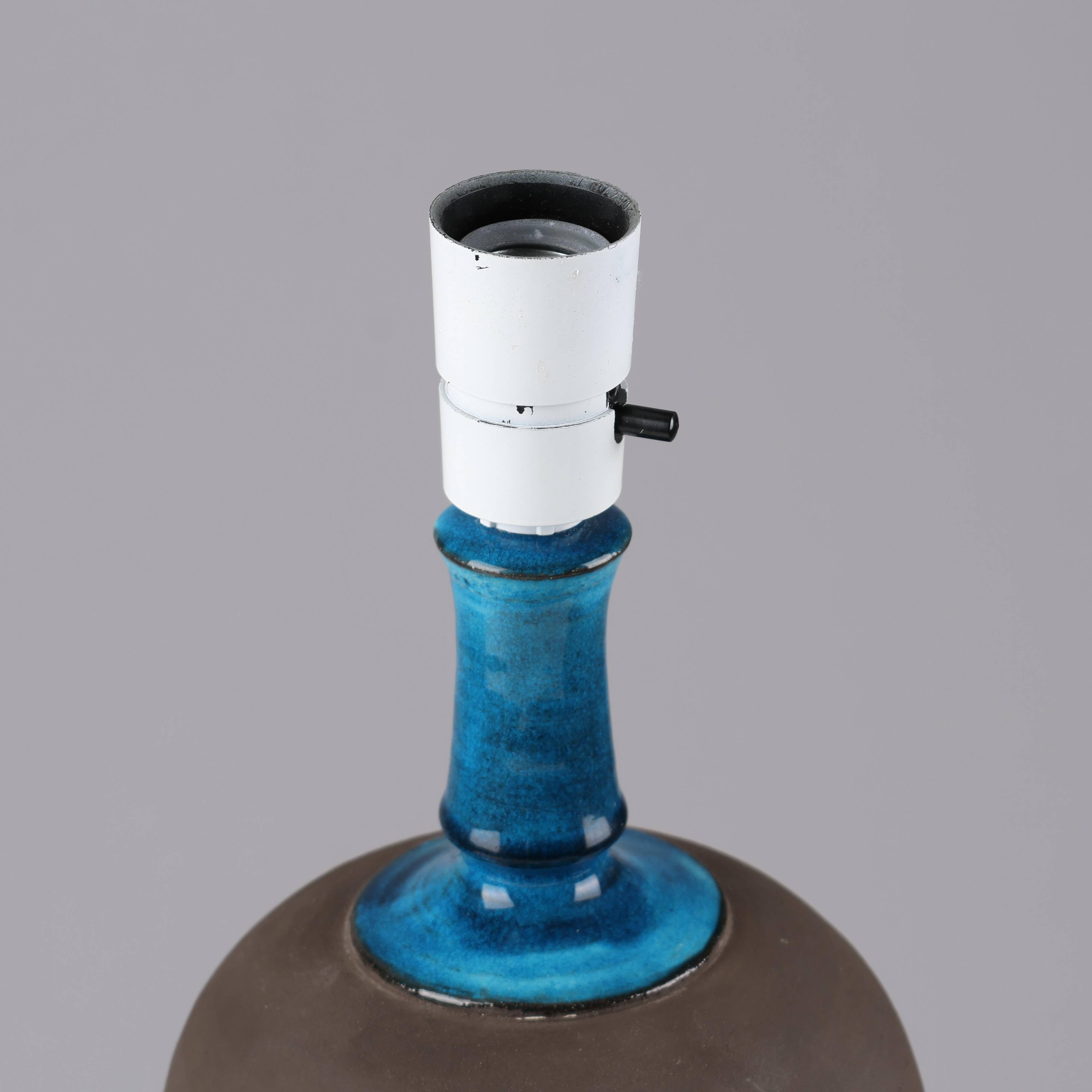 Nils Kahler table lamp in ceramic by Herman A. Kähler, Denmark, 1960 signed.