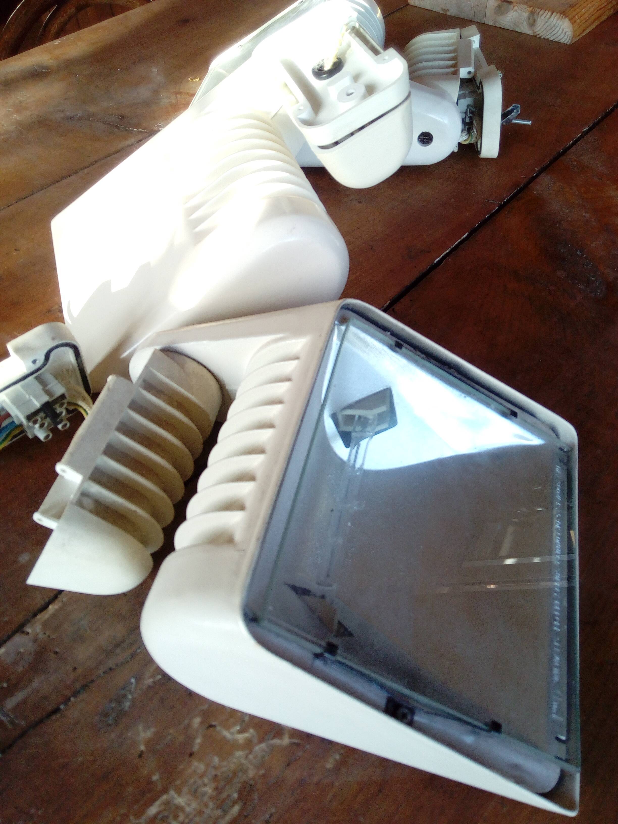 3 Vintage wall lights