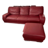 Canapé en cuir rouge avec pouf