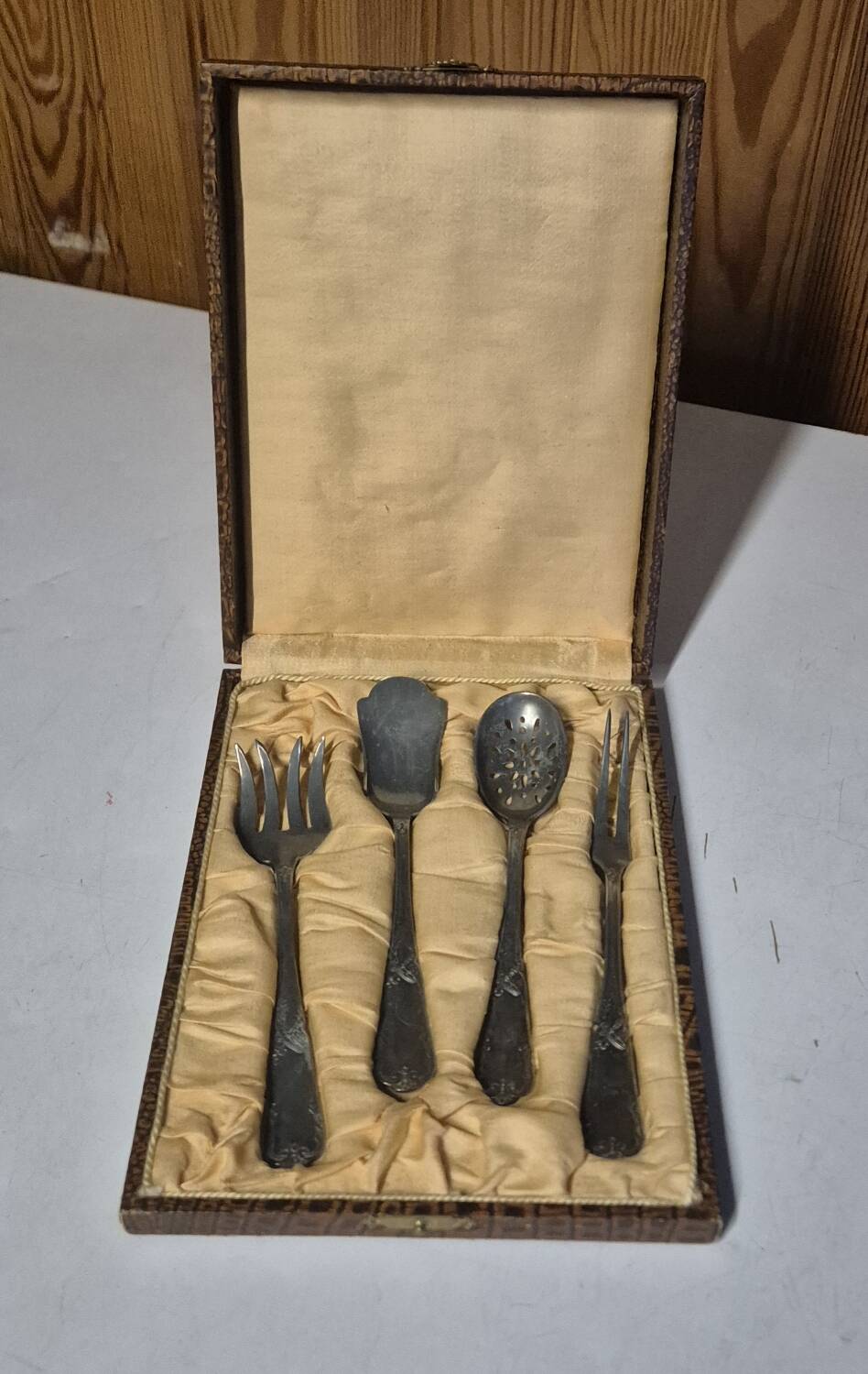 Set of 4 vintage silver-plated serving cutlery + box