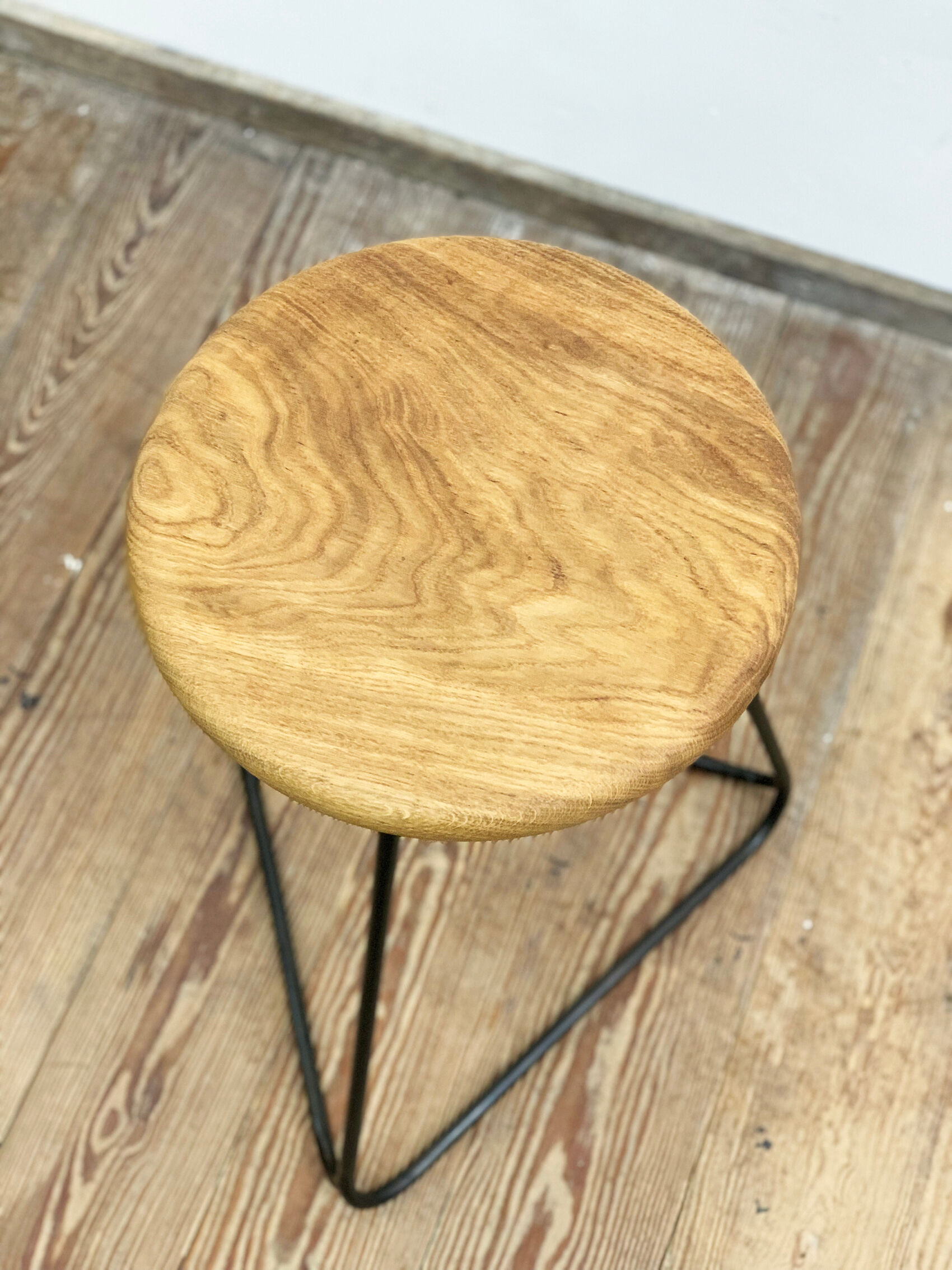 Bar stool in steel and oak