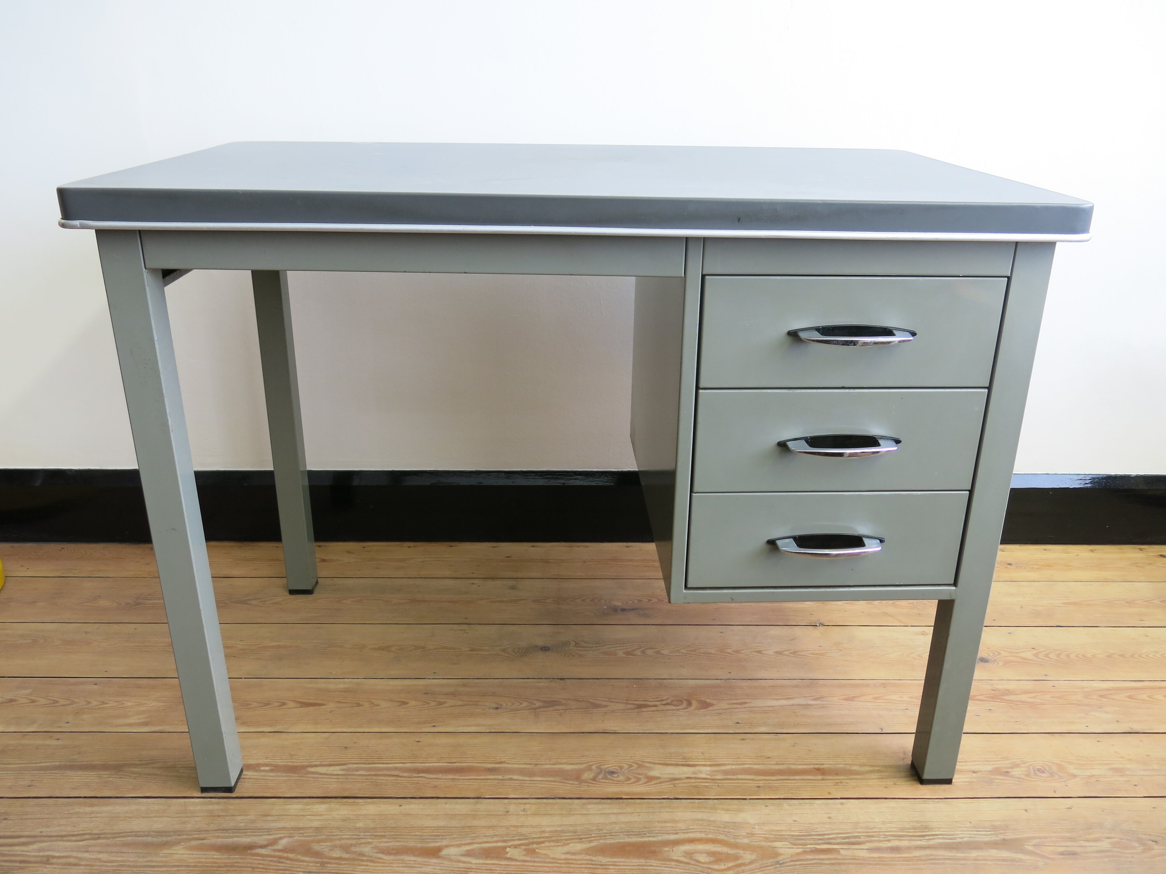 Metal industrial tiny desk