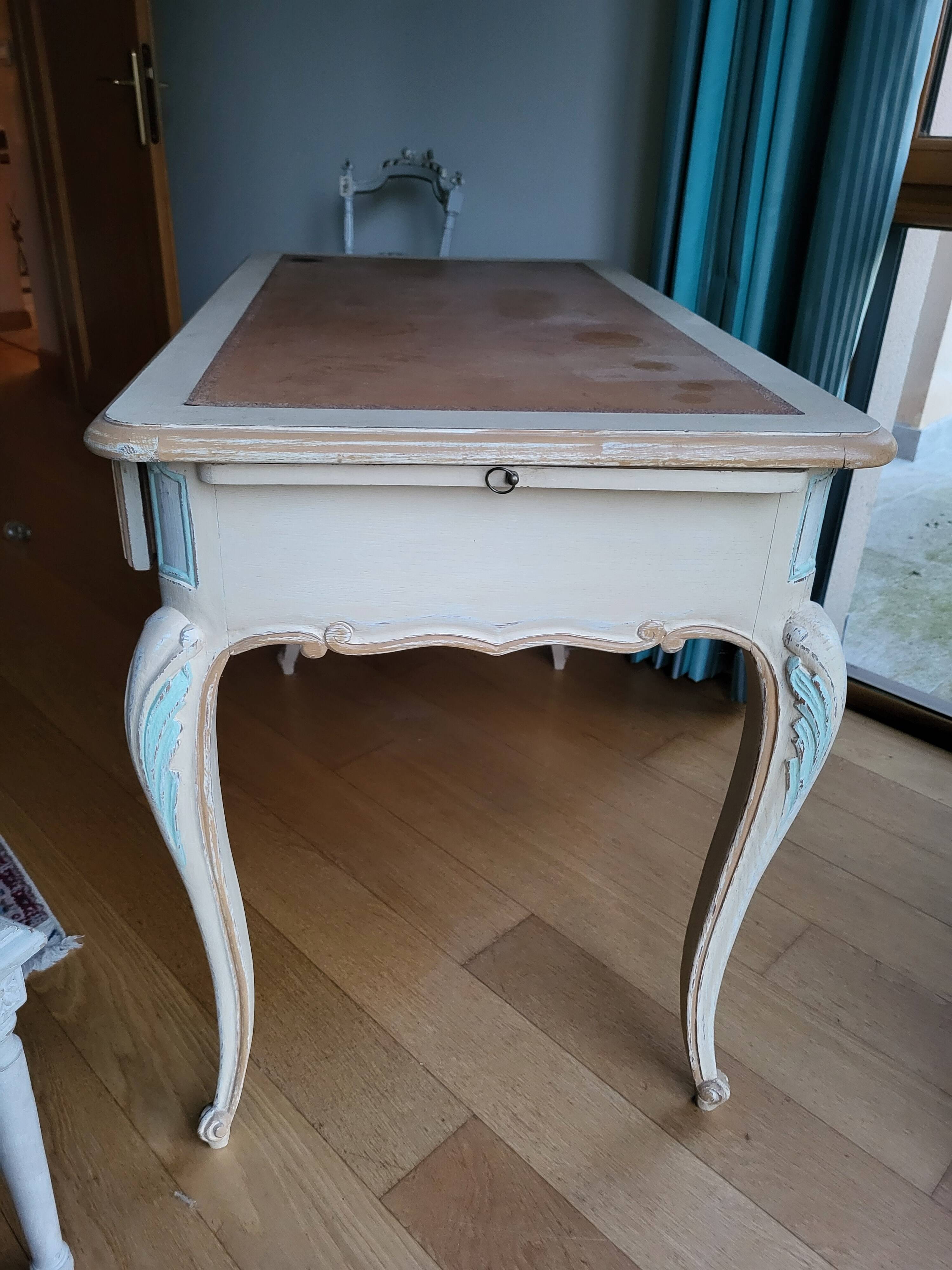 Louis XV painted style desk – Antique invoice (Patrice Burel)