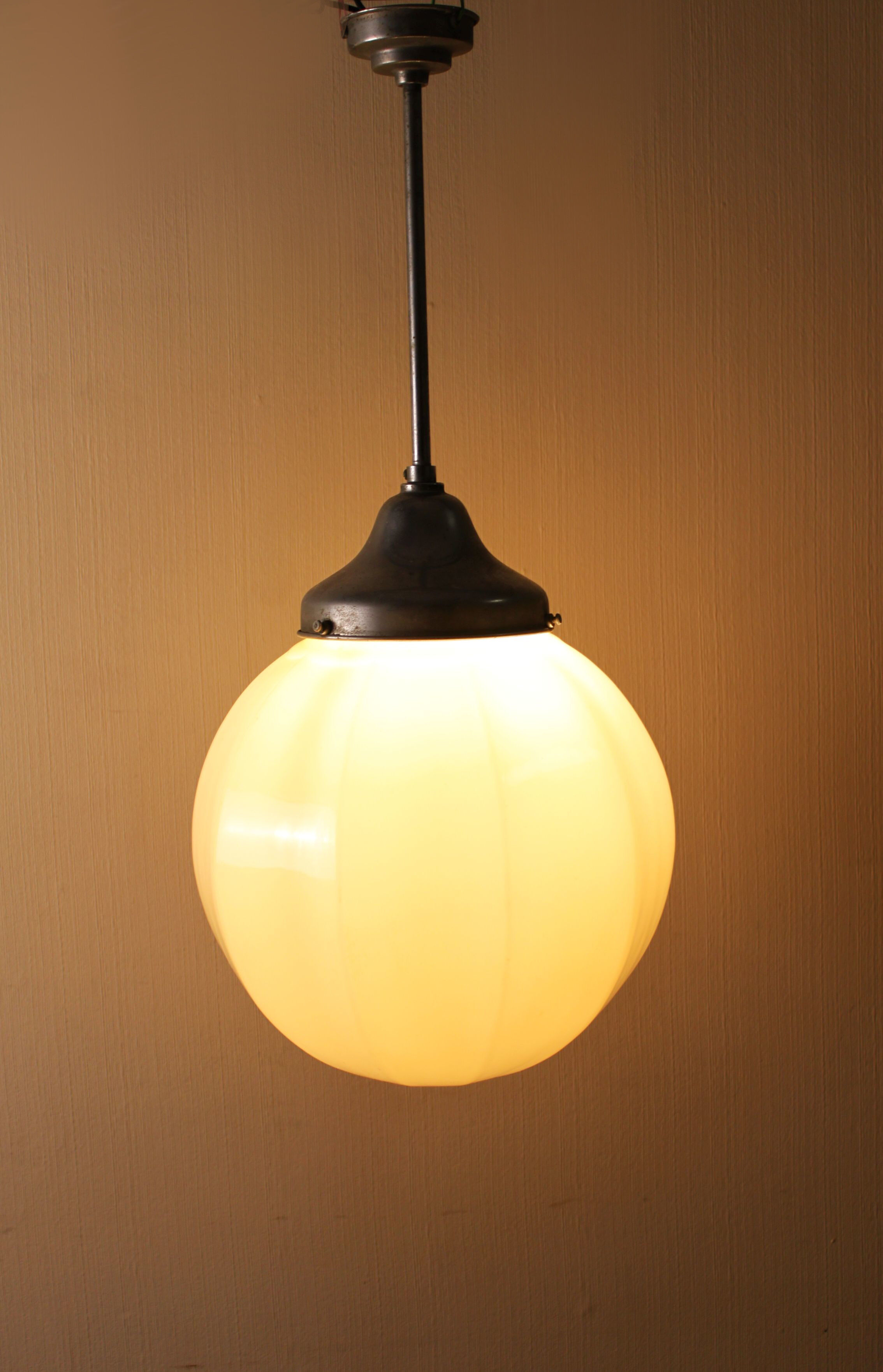 Suspension ball with 10 faces art deco, opaline, 30's.