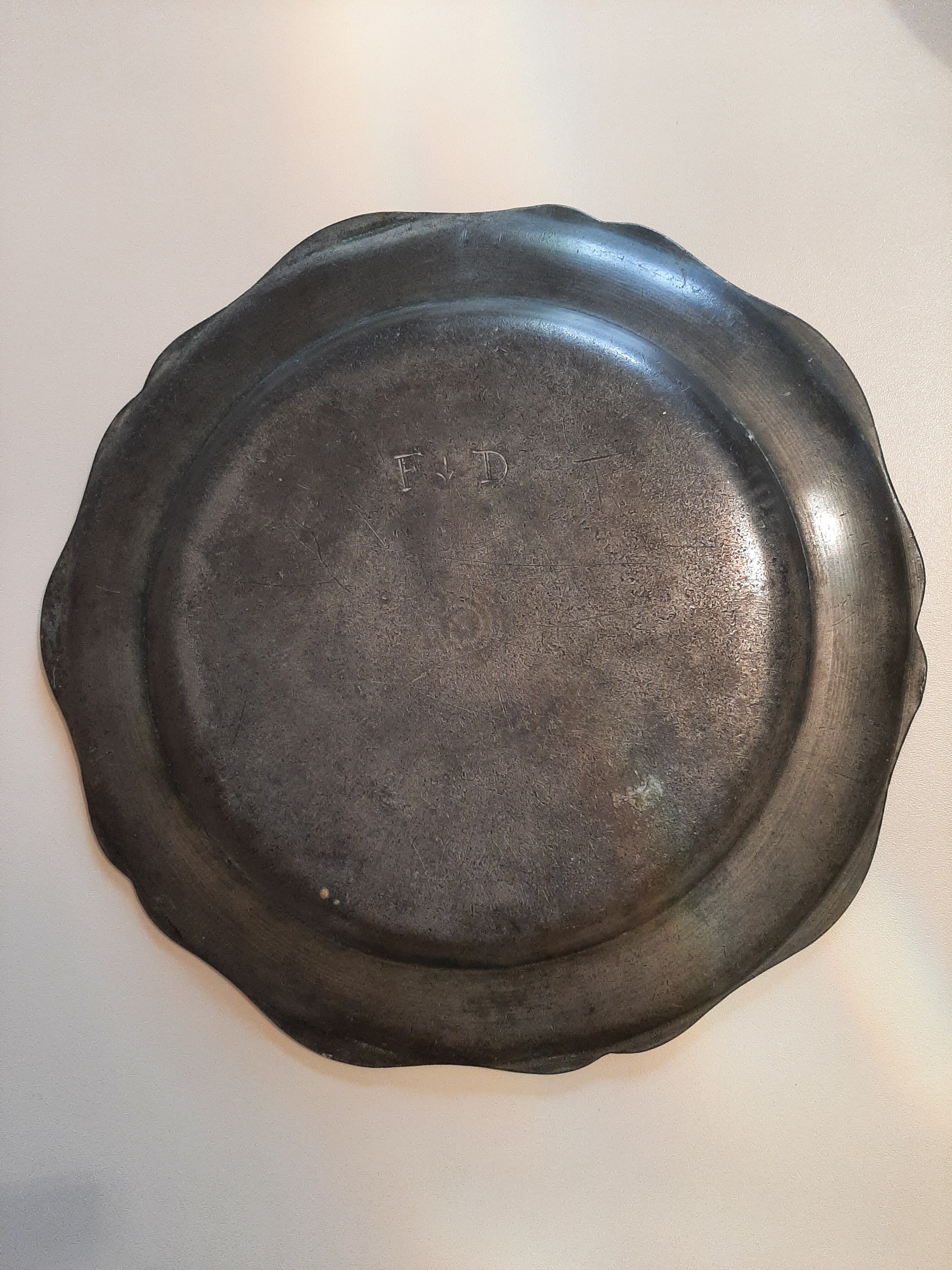 Assiette en étain 18ème siècle