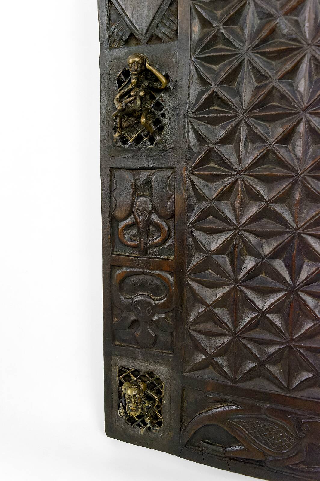 African door in carved wood and bronze of village chief Baboun, Cameroon, early 20th century