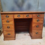 Nineteenth-century chest of drawers in mahogany.