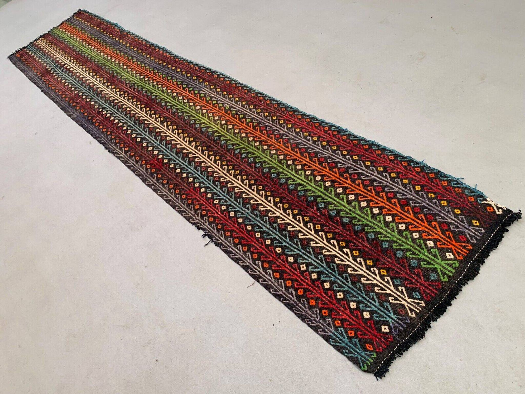 Old Turkish kilim runner 377x77 cm, shabby, vintage kelim red black 2492