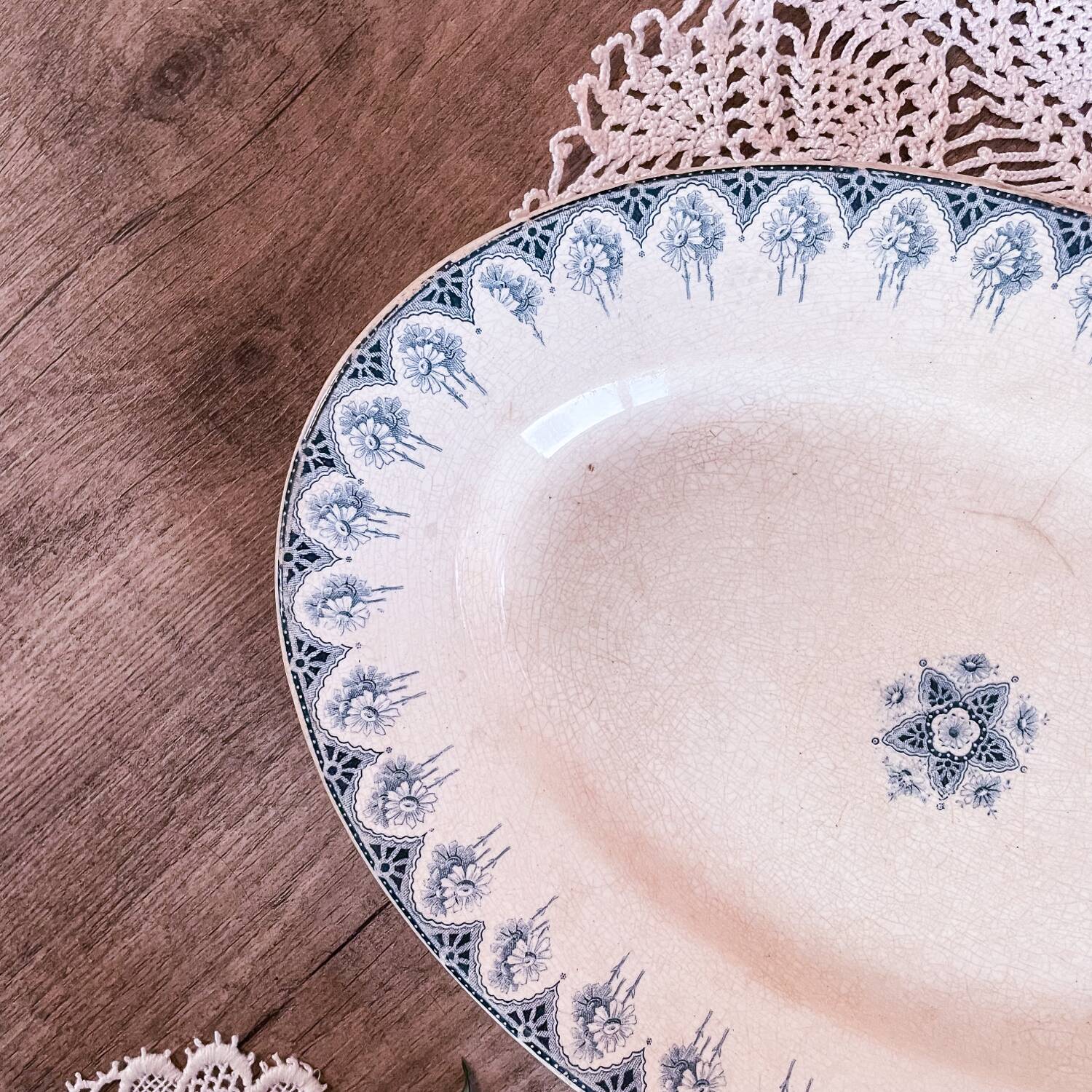 Oval iron earth dish