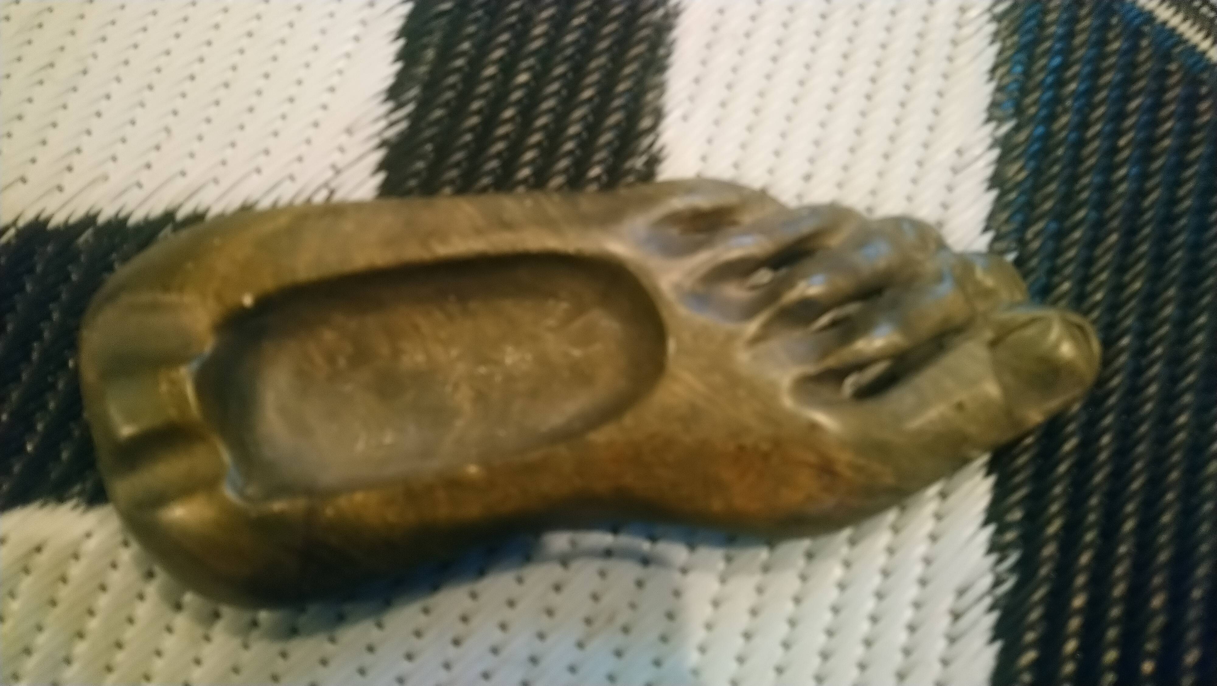 Ashtray in carved and polished stone.