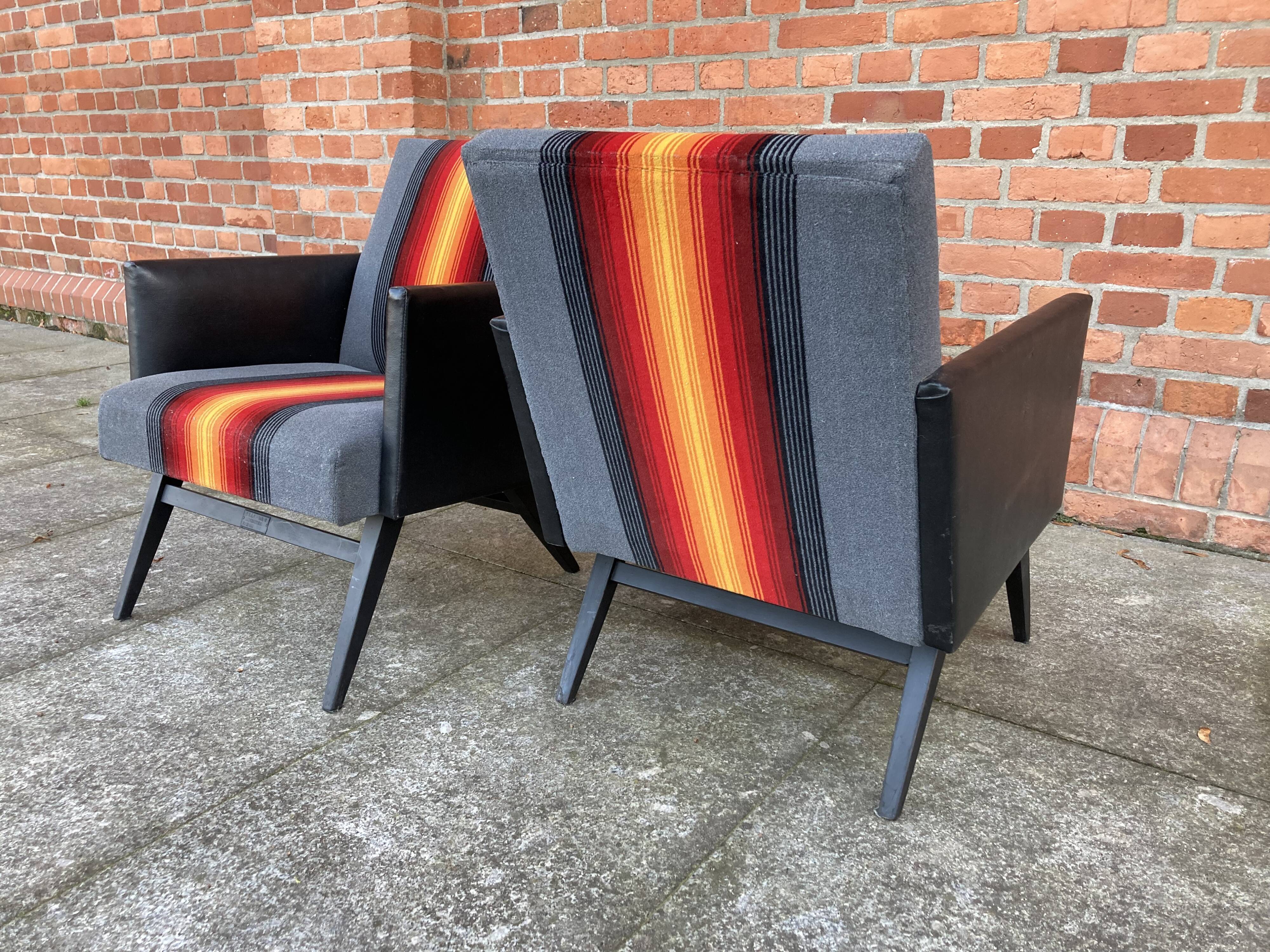 Paire de fauteuils "feu" des années 80