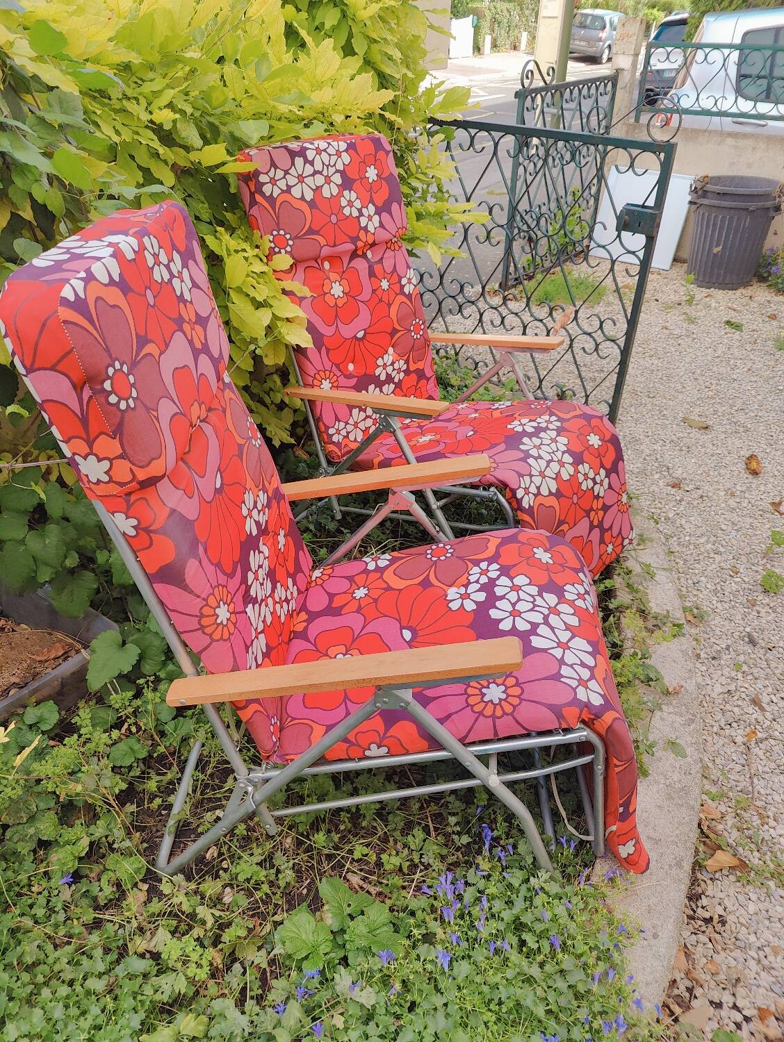 2 vintage floral deckchairs