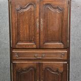 Rustic oak bonnetière