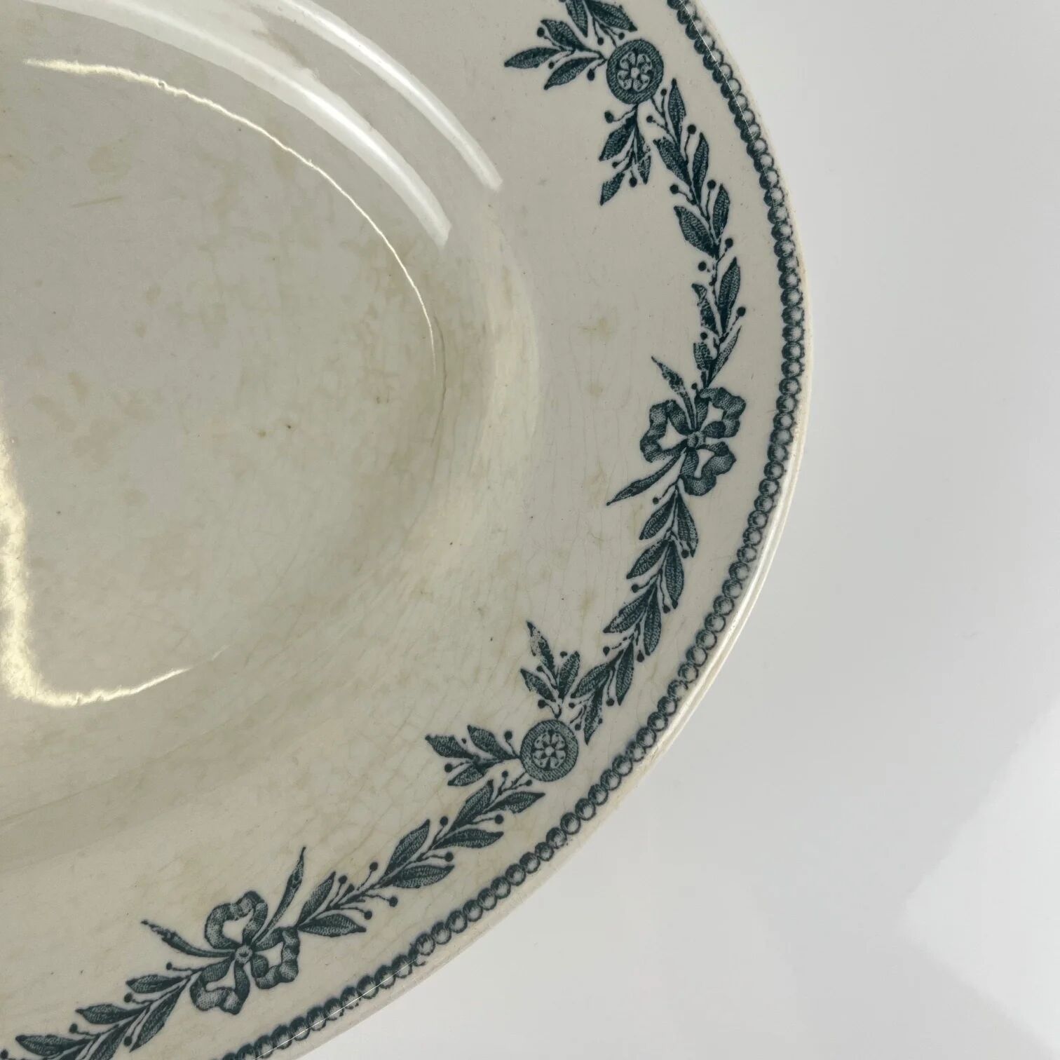 Large oval ironstone dish model "Laurels" by Moulins des Loups - Hamage, 1900