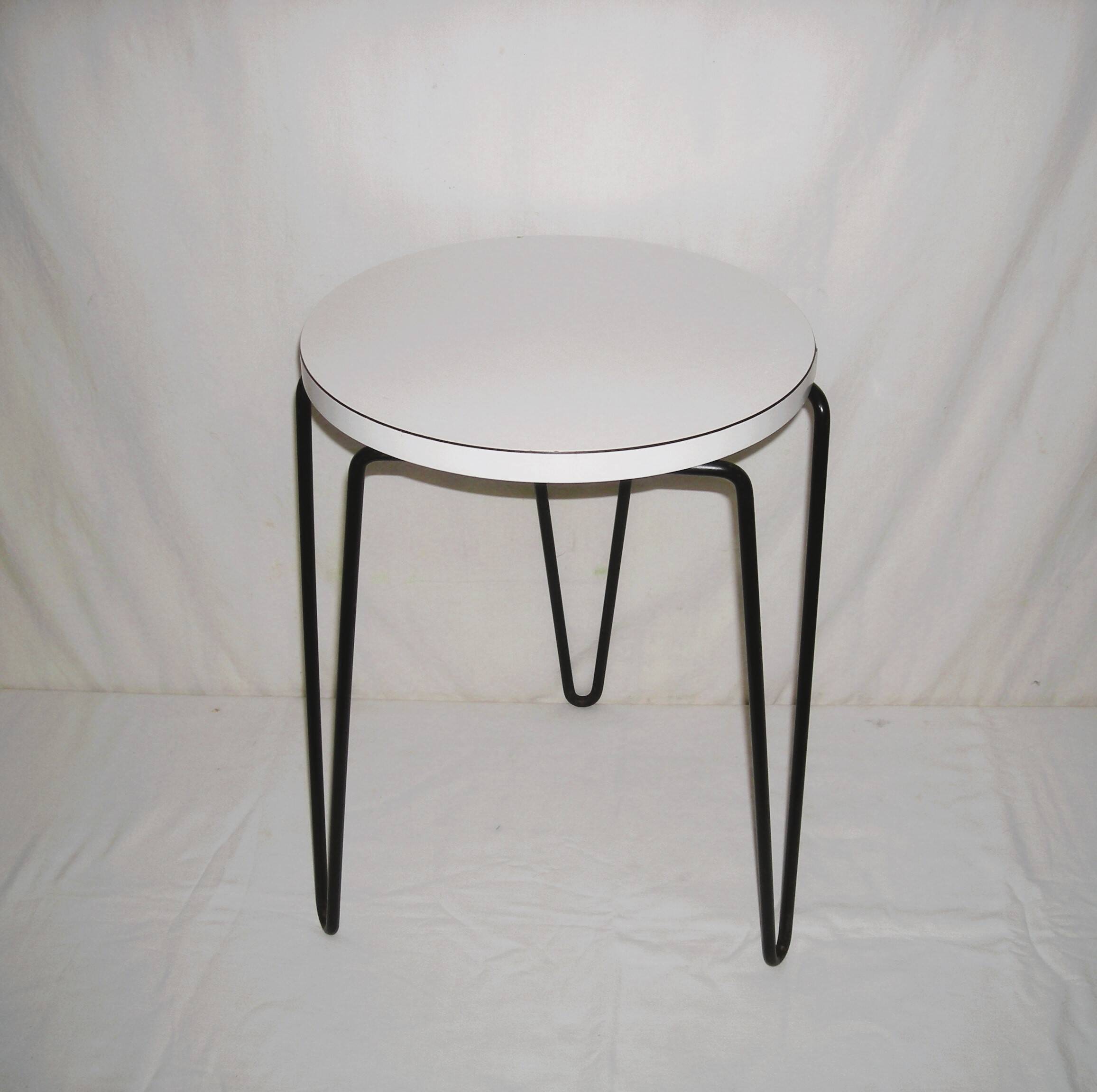 Tripod stool - Florence Knoll - Hairpin model 75 from the 1950s