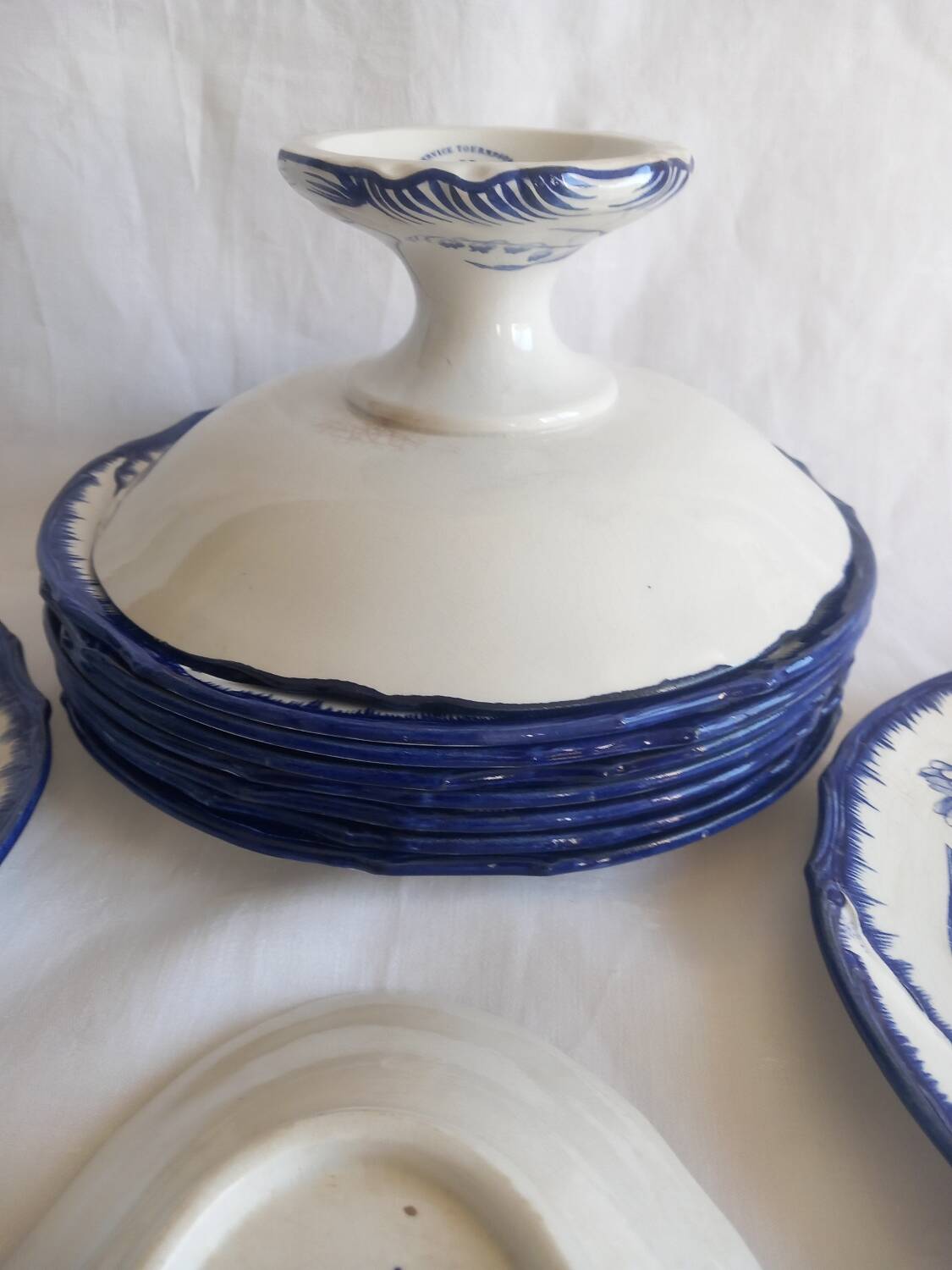 Elegant antique set in fine porcelain from Creil &