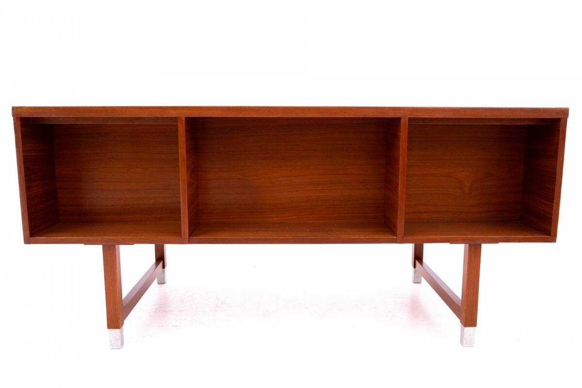 Teak desk, Eigil Petersens Mobelfabrik, Denmark, 1970s.