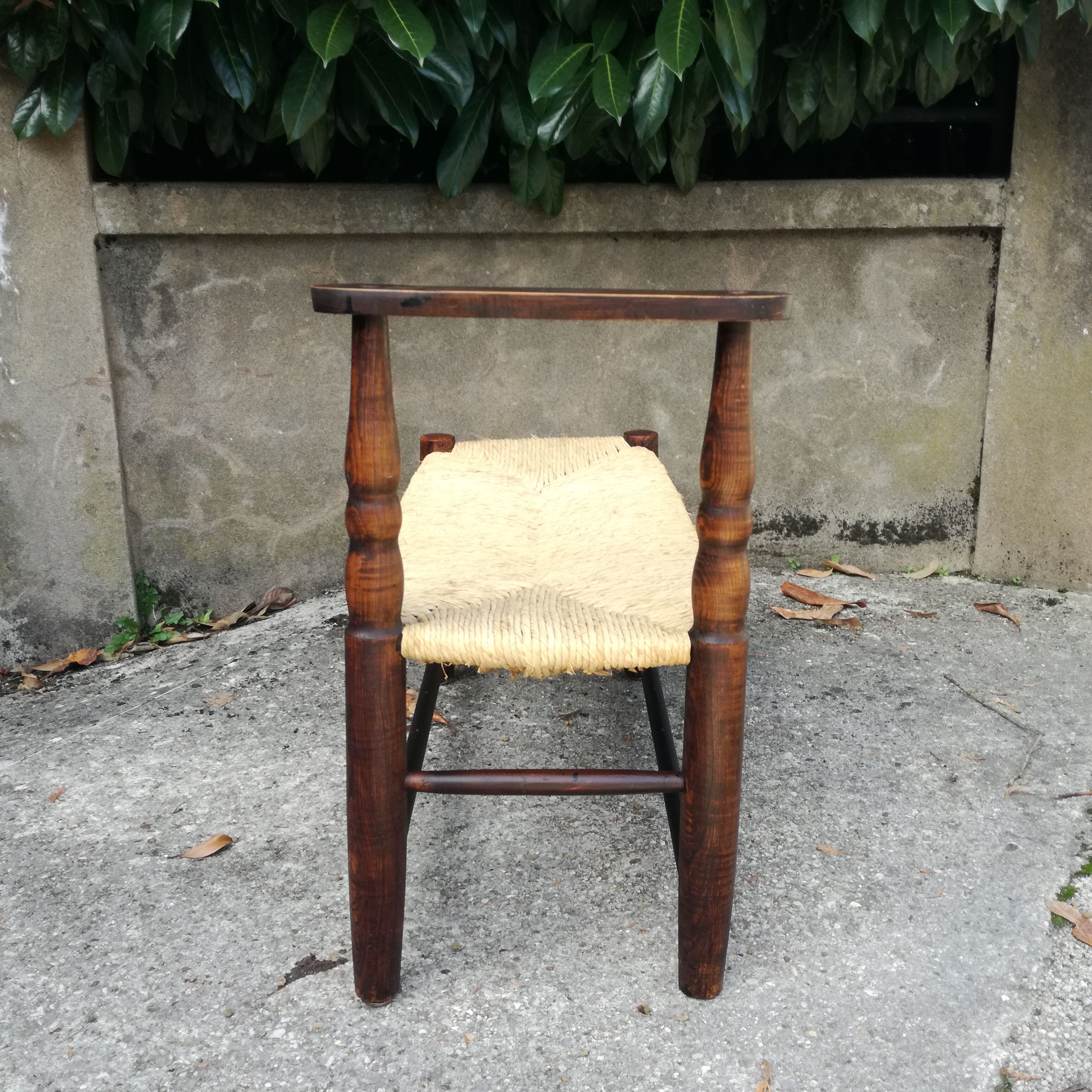 Cantel or antique mulched bench of fireplace corner