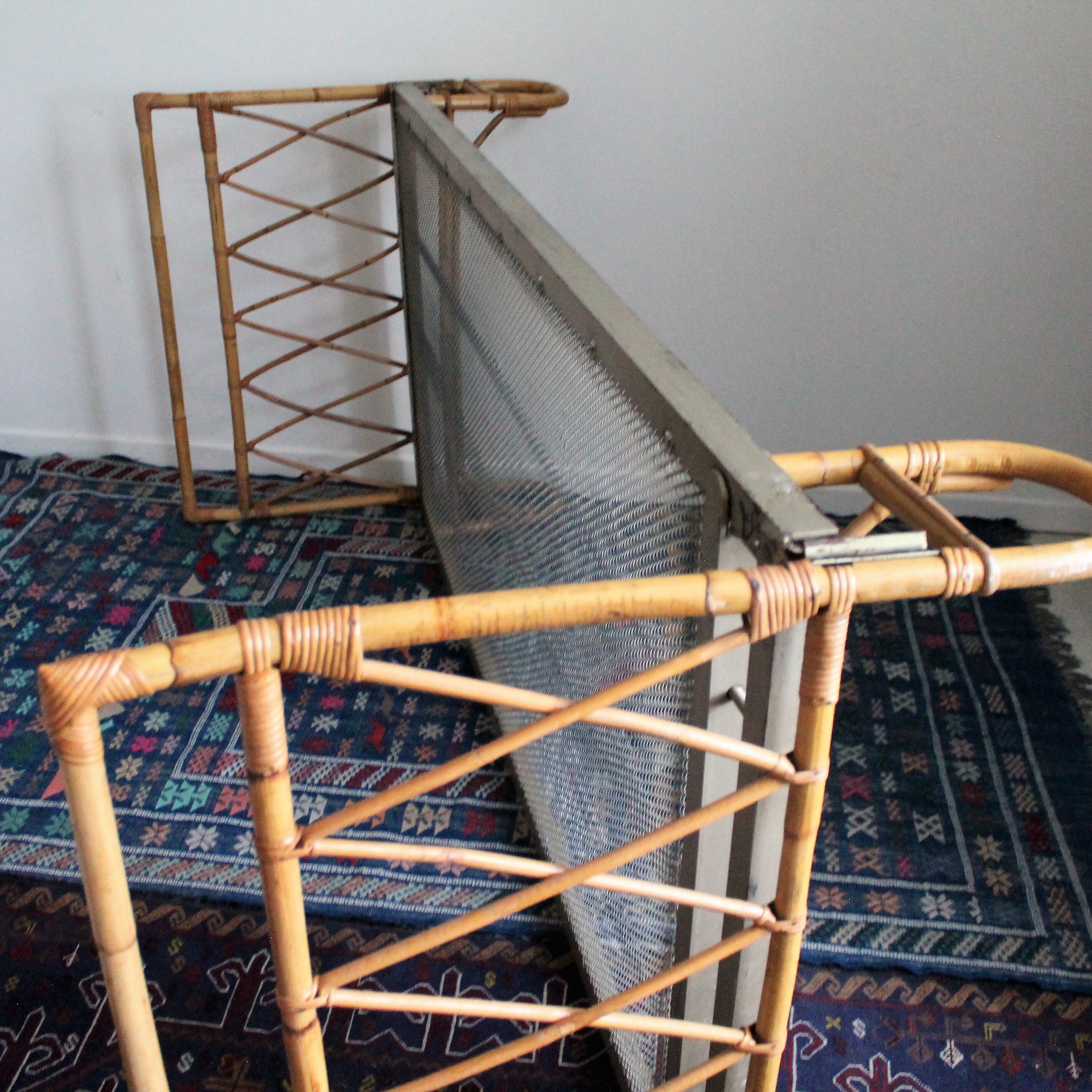 Vintage rattan bed 1 person