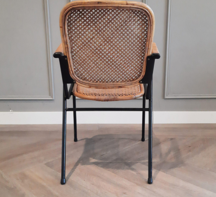 1950s chair in black metal and braided rattan