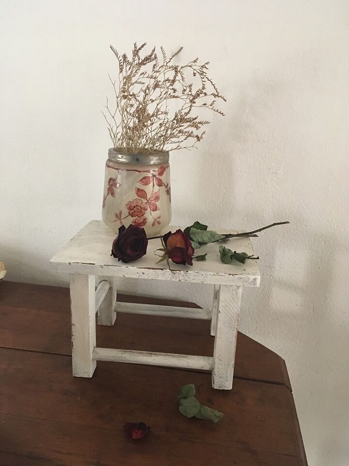 Wooden patinated in white footrest