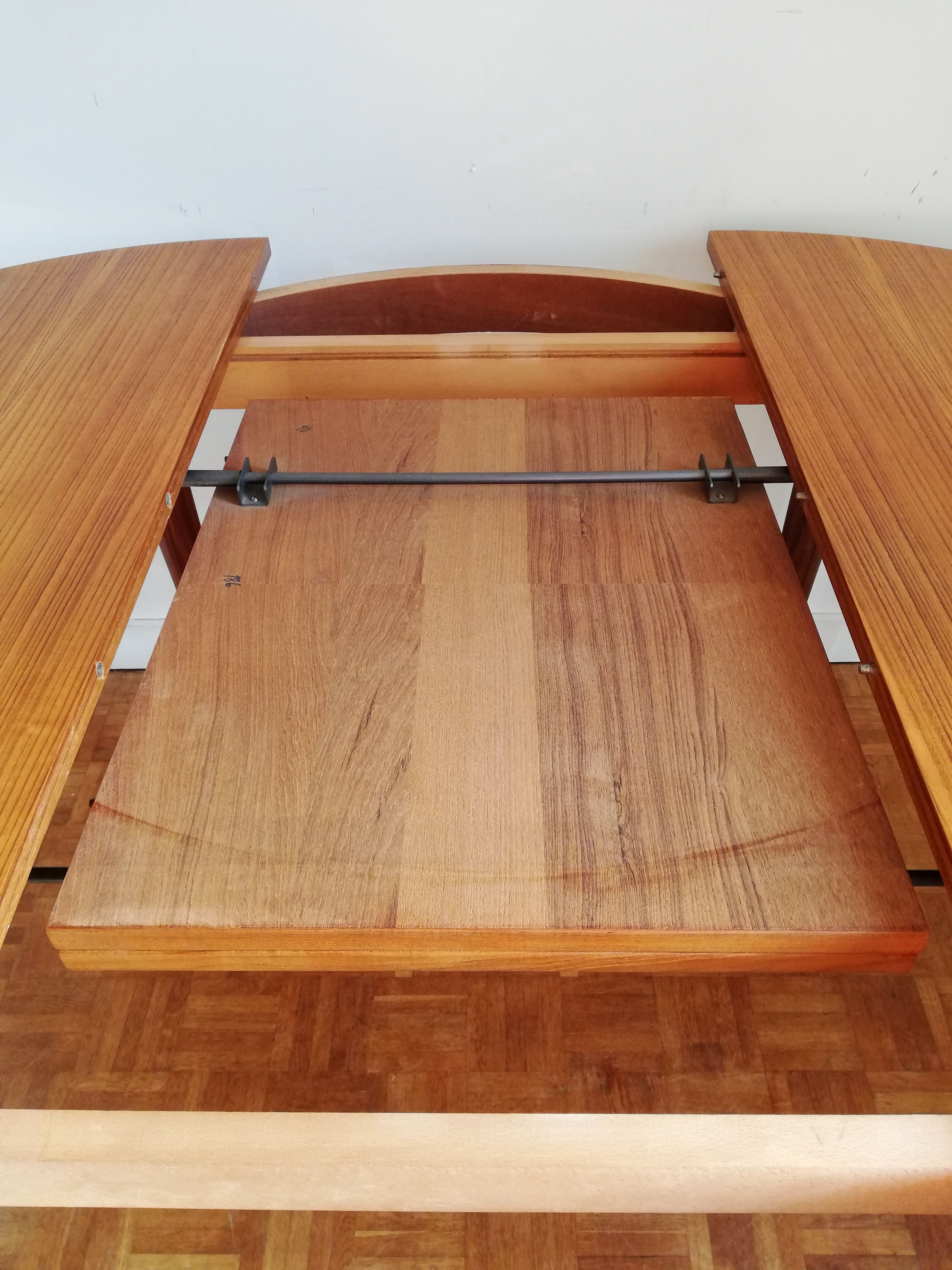 Scandinavian extendable renovated round table